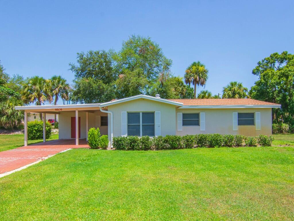 Foto de propiedad en 4606 30th Ave, Vero Beach, FL 32967 Vero Beach con MLS# 