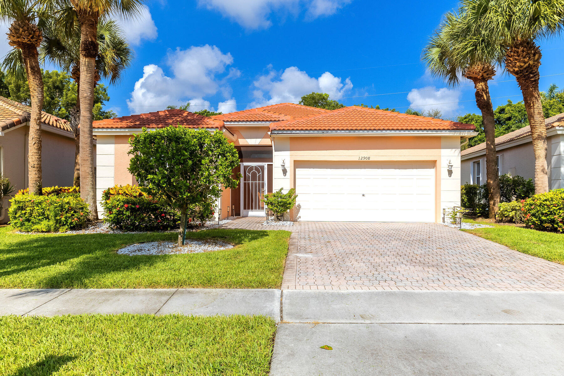 Foto de propiedad en 12908 Coral Lakes Drive, Boynton Beach, FL 33437 Boynton Beach con MLS# 