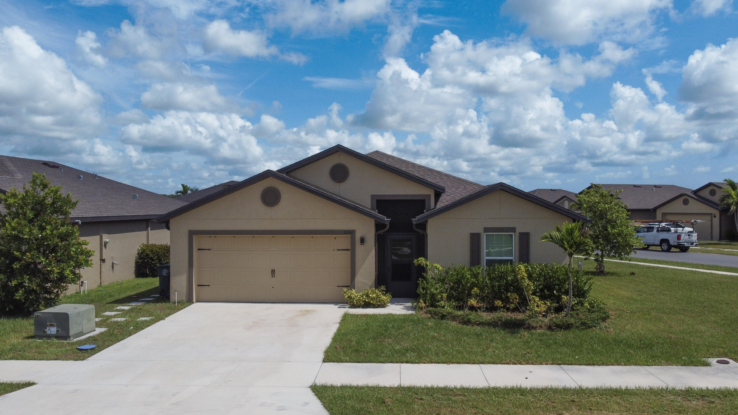 Foto de propiedad en 5551 Imagination Drive, Fort Pierce, FL 34947 Fort Pierce con MLS# 