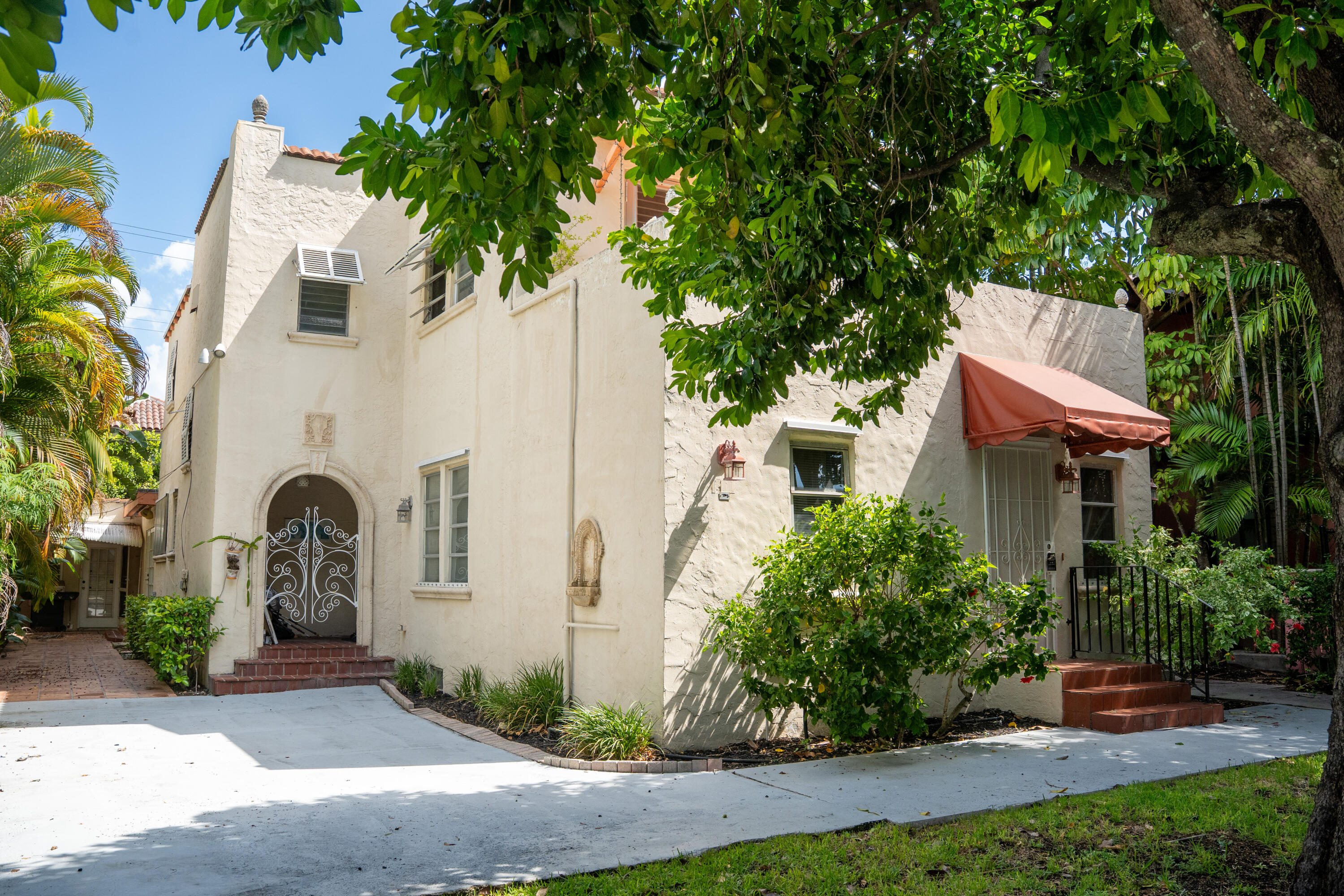 Foto de propiedad en 219 Seminole Avenue, Palm Beach, FL 33480 Palm Beach con MLS# 