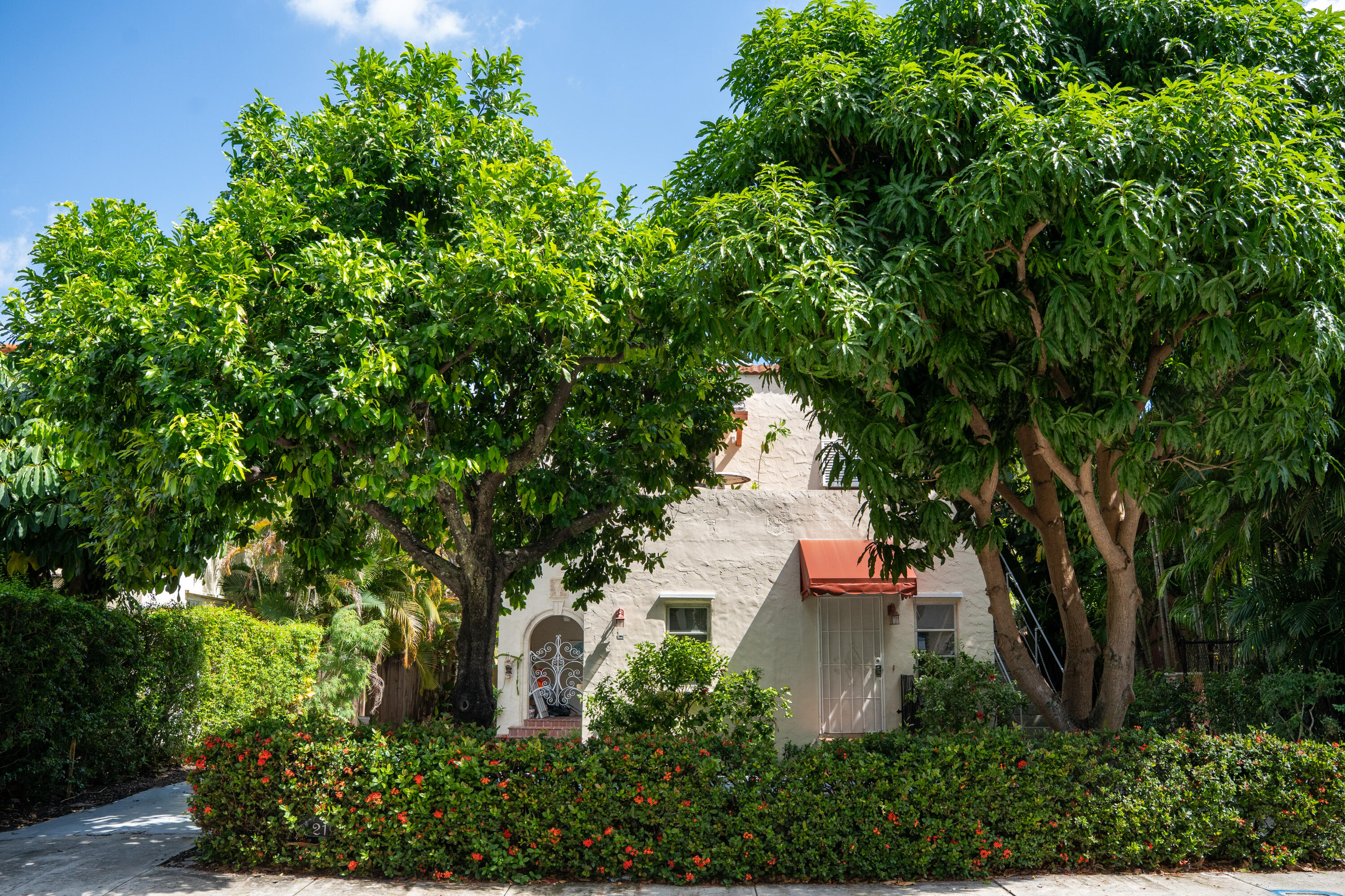 Foto de propiedad en 219 Seminole Avenue, Palm Beach, FL 33480 Palm Beach con MLS# 