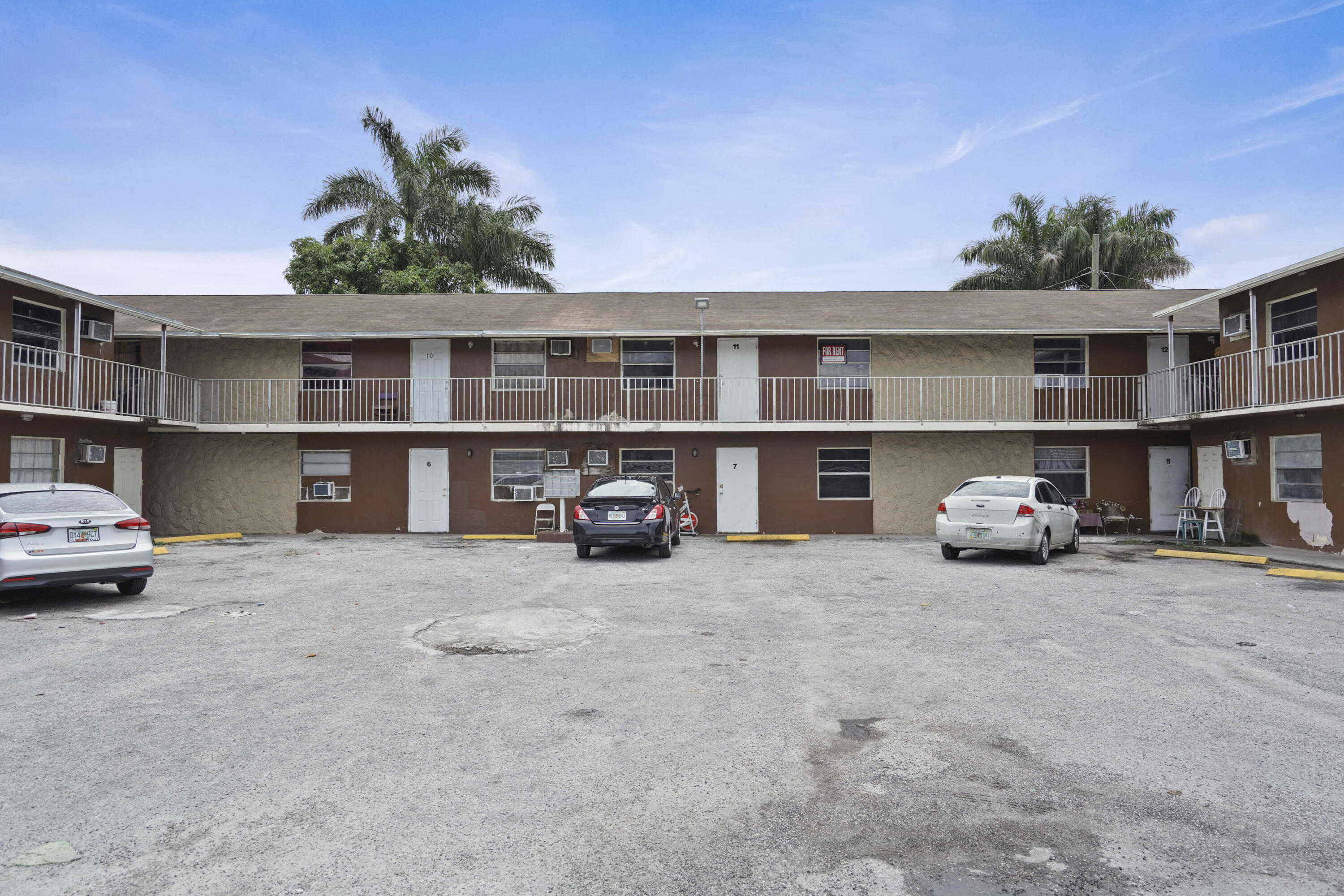 Foto de propiedad en 241 NW 11th 1 Street 13, Belle Glade, FL 33430 Belle Glade con MLS# 