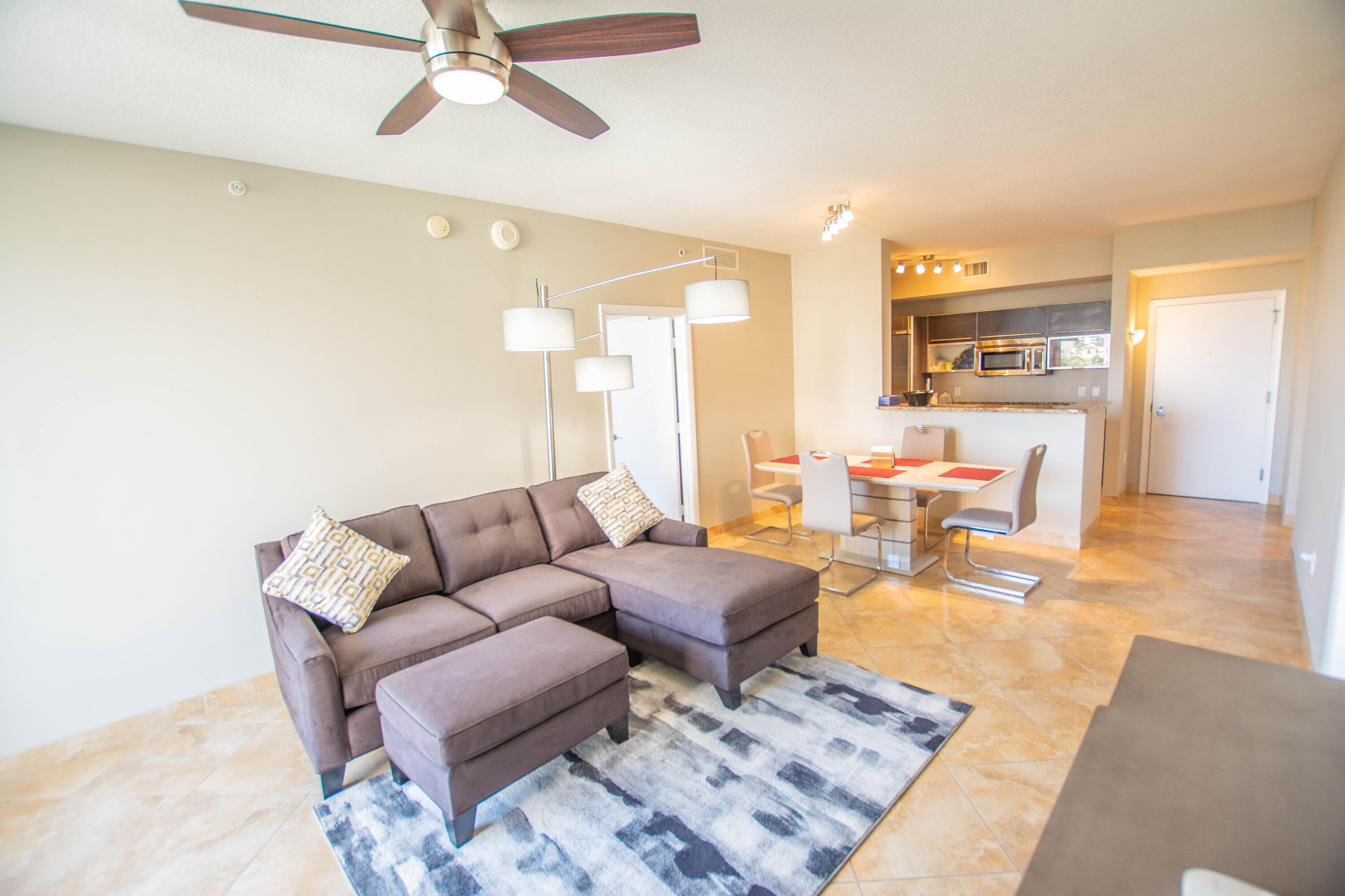 Foto de propiedad en 550 Okeechobee Boulevard 506, West Palm Beach, FL 33401 West Palm Beach con MLS# 