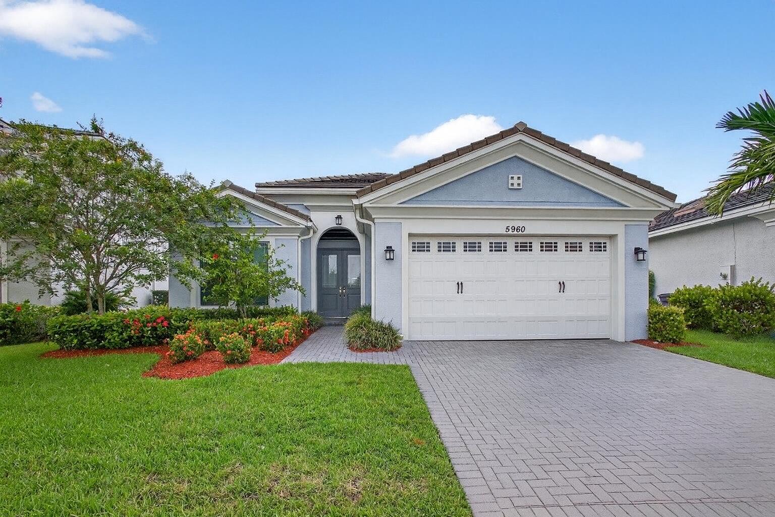 Foto de propiedad en 5960 Buttonbush Drive, The Acreage, FL 33470 The Acreage con MLS# 