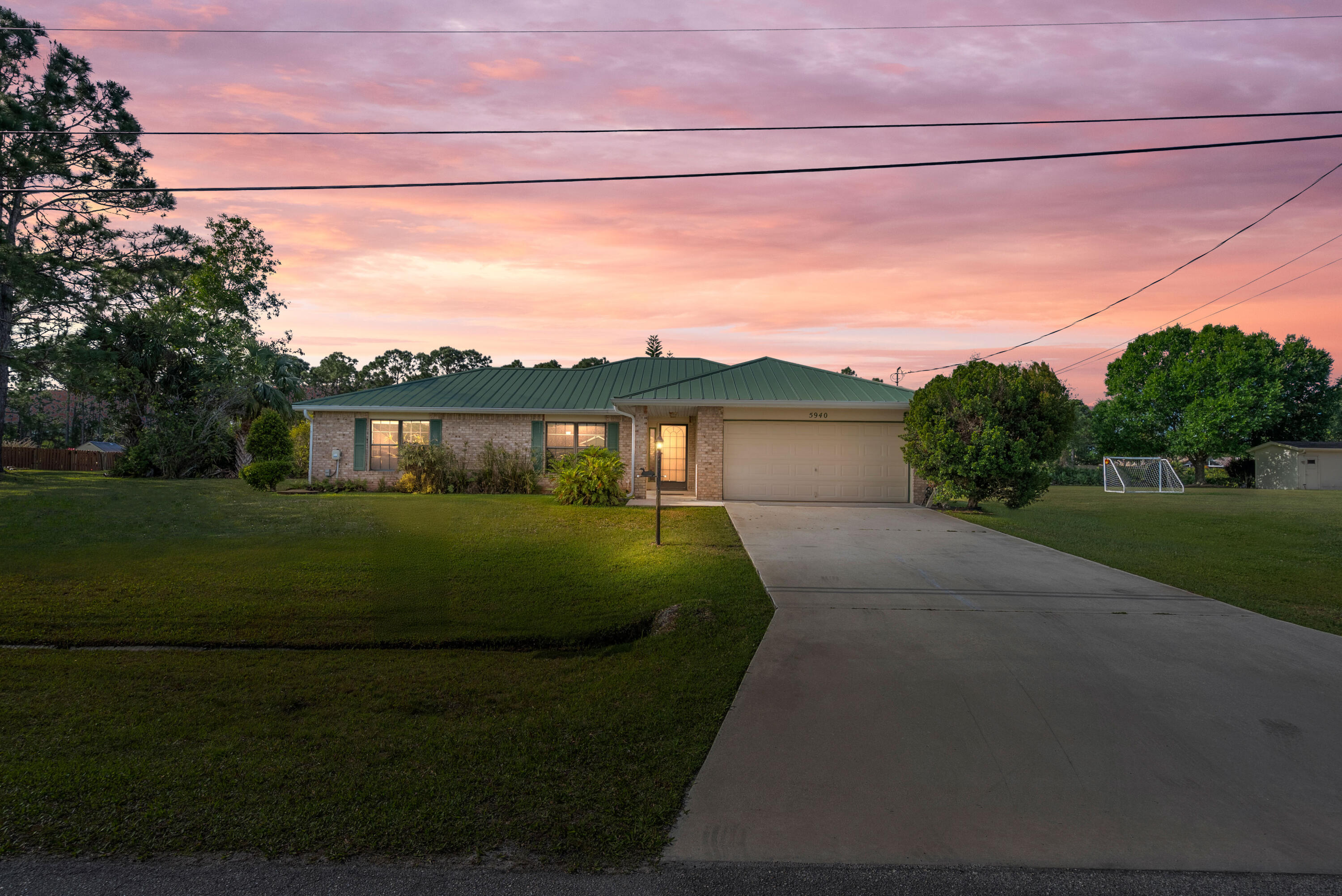 Foto de propiedad en 5940 NW Brenda Circle, Port St. Lucie, FL 34986 Port St. Lucie con MLS# 