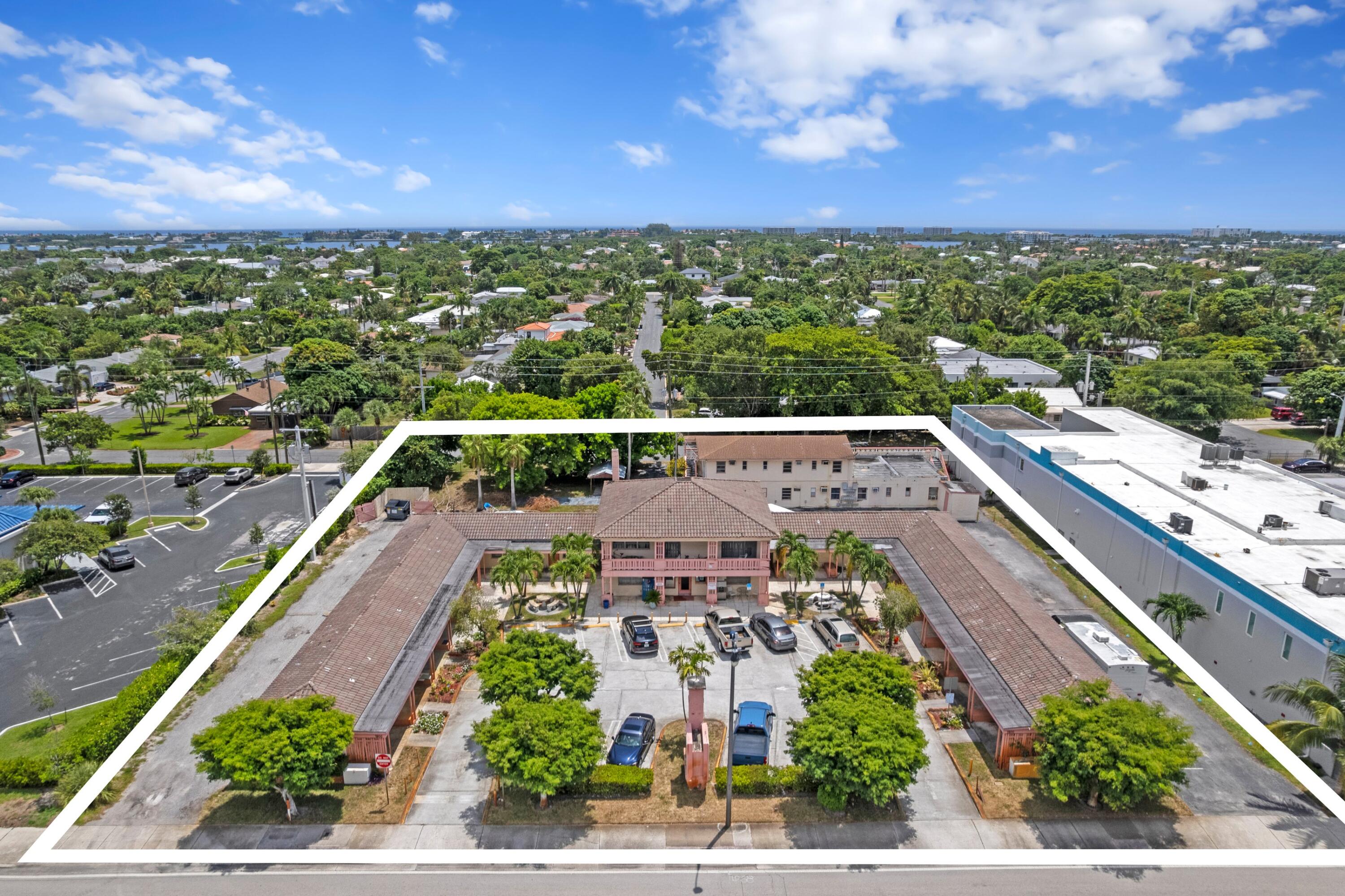 Foto de propiedad en 7800 S Dixie Highway, West Palm Beach, FL 33405 West Palm Beach con MLS# 