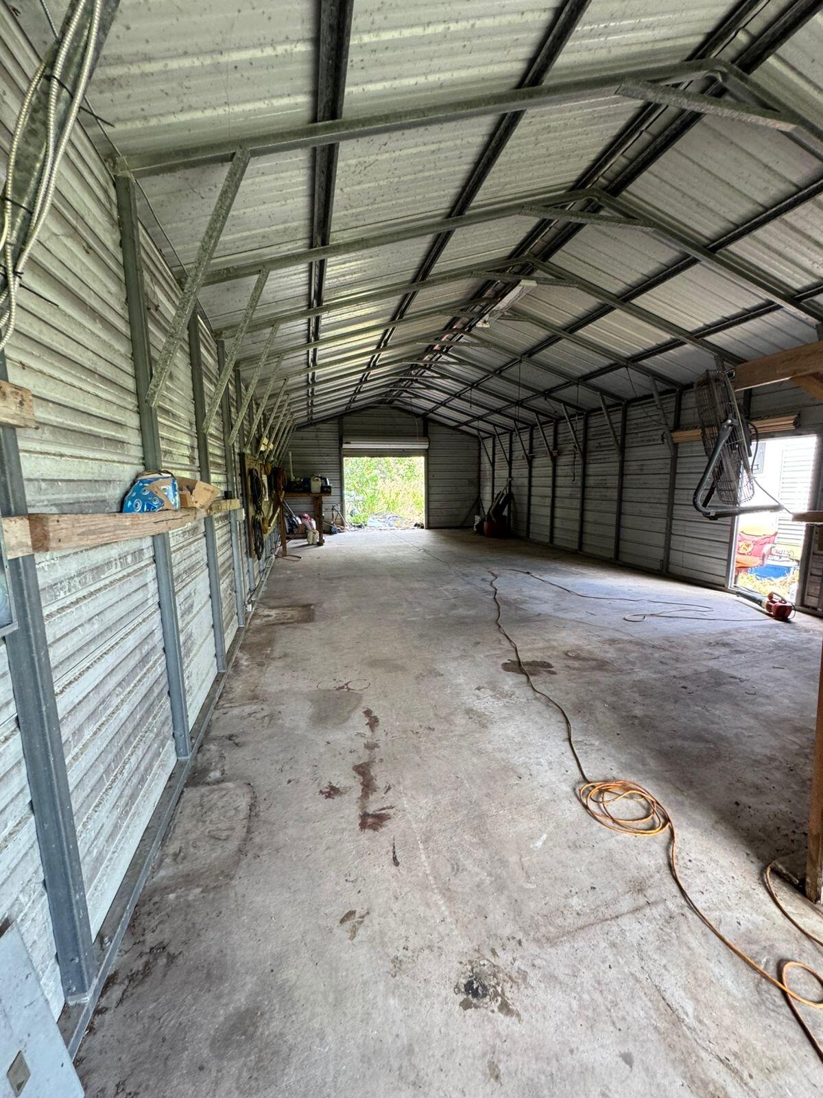Foto de propiedad en 15550 Okeechobee Boulevard, Loxahatchee Groves, FL 33470 Loxahatchee Groves con MLS# 