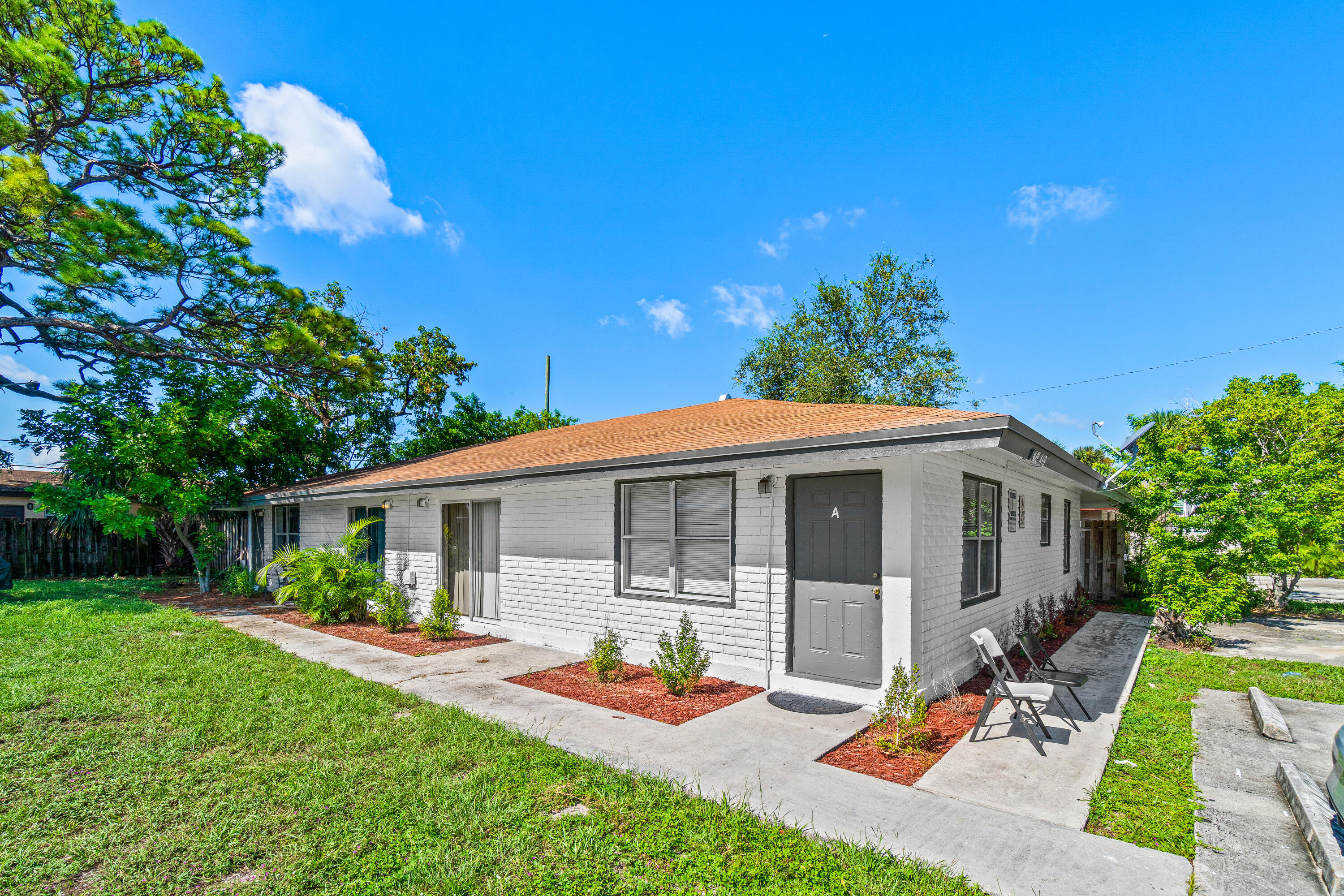 Vendido 1669 W 27th Street A & B, Riviera Beach, FL 33404, Riviera Beach, FL 33404