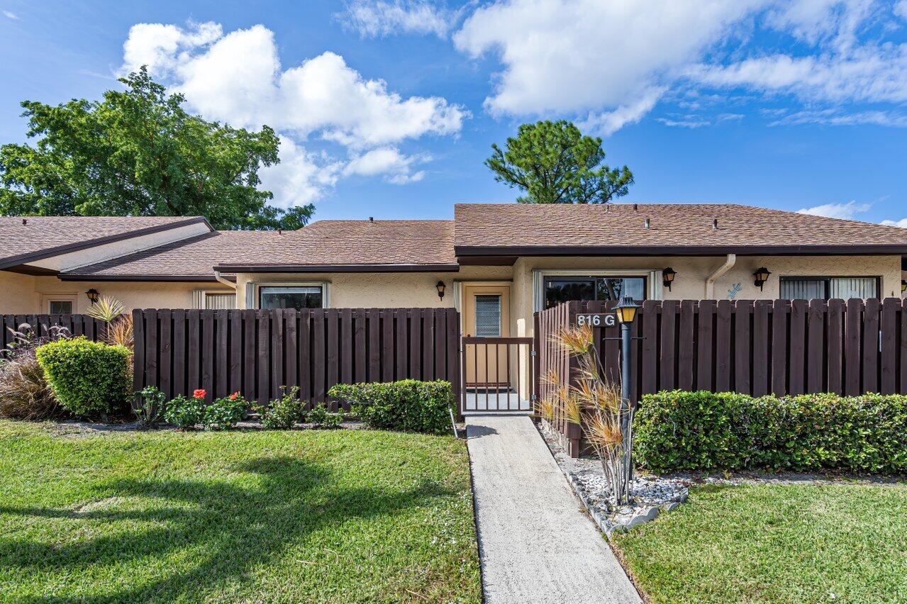 Foto de propiedad en 816 Sky Pine Way G, Greenacres, FL 33415 Greenacres con MLS# 