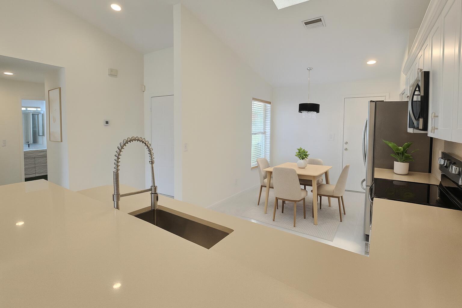 Foto de propiedad en 5622 Royal Lake Circle, Boynton Beach, FL 33437 Boynton Beach con MLS# 