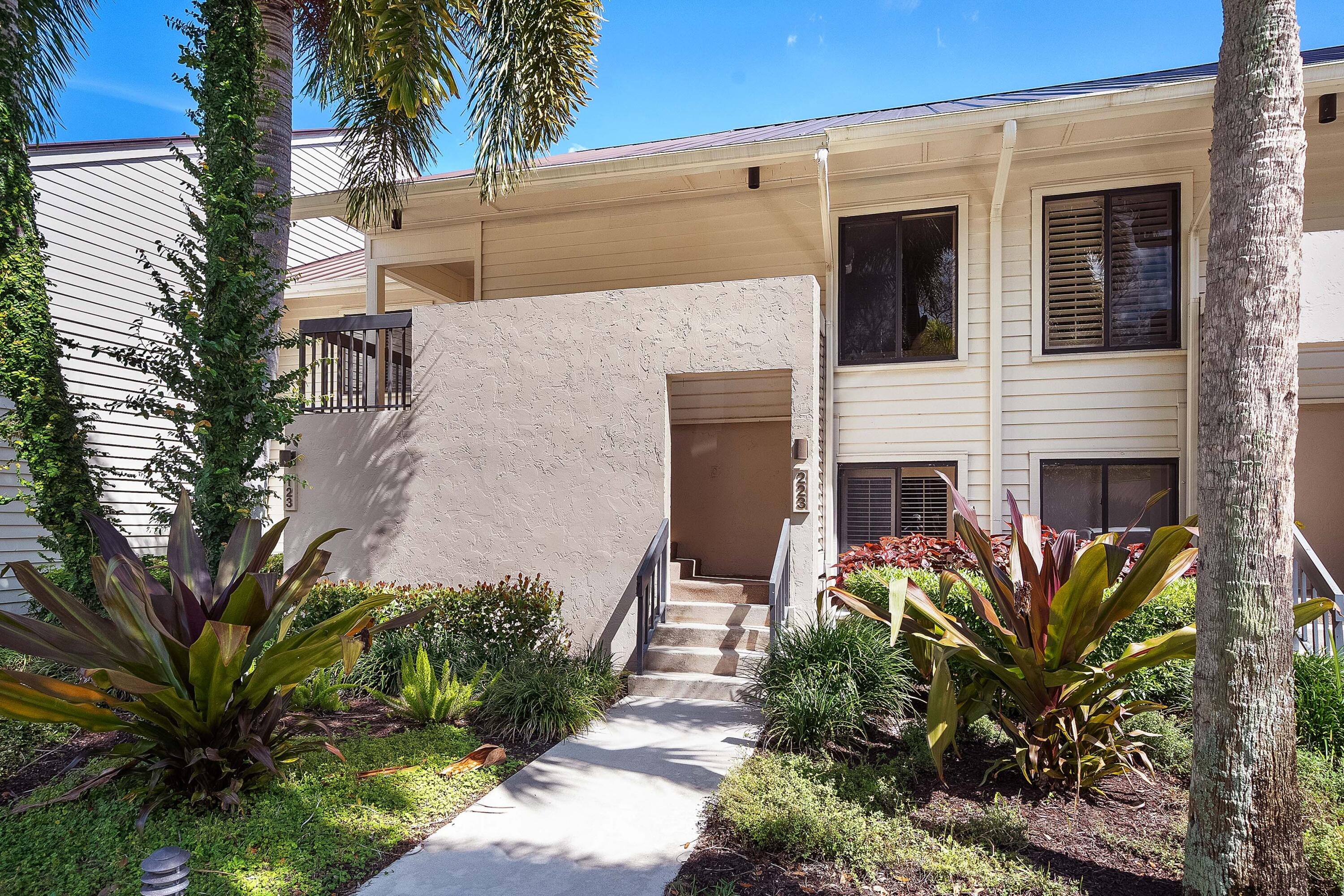 Foto de propiedad en 6403 SE Brandywine Court 223, Stuart, FL 34997 Stuart con MLS# 