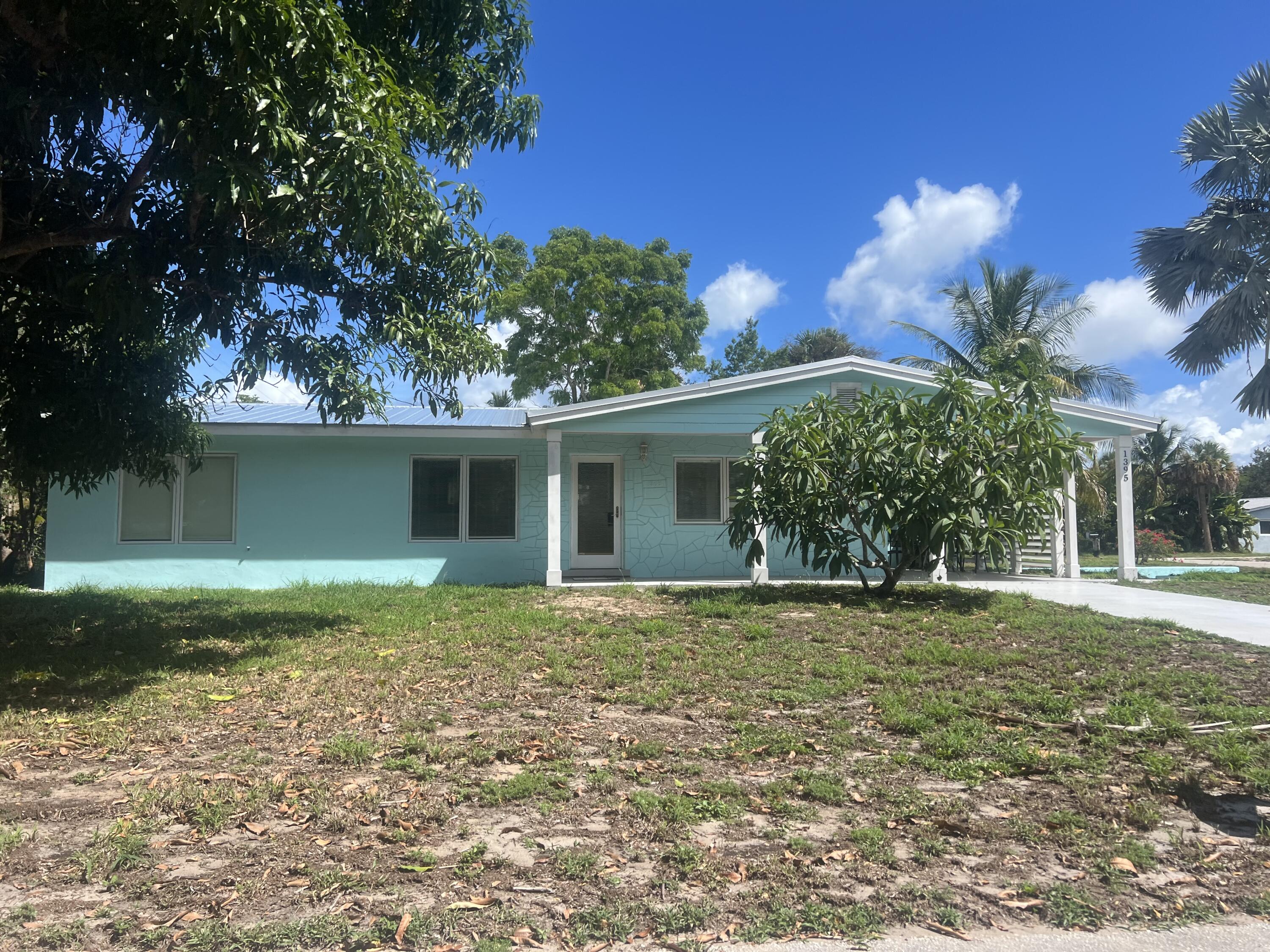 Foto de propiedad en 1395 NE Flora Place, Jensen Beach, FL 34957 Jensen Beach con MLS# 