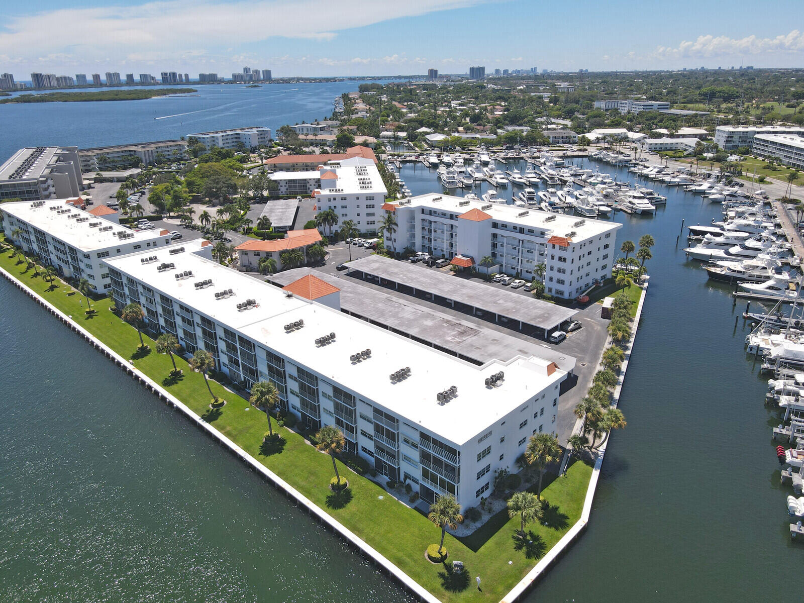 Foto de propiedad en 20 Yacht Club Drive 403, North Palm Beach, FL 33408 North Palm Beach con MLS# 