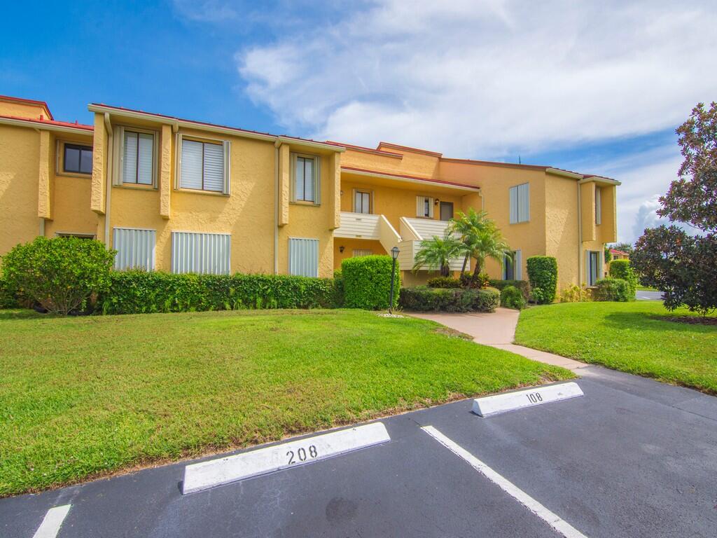 Foto de propiedad en 5373 SE Miles Grant Road 208, Stuart, FL 34997 Stuart con MLS# 