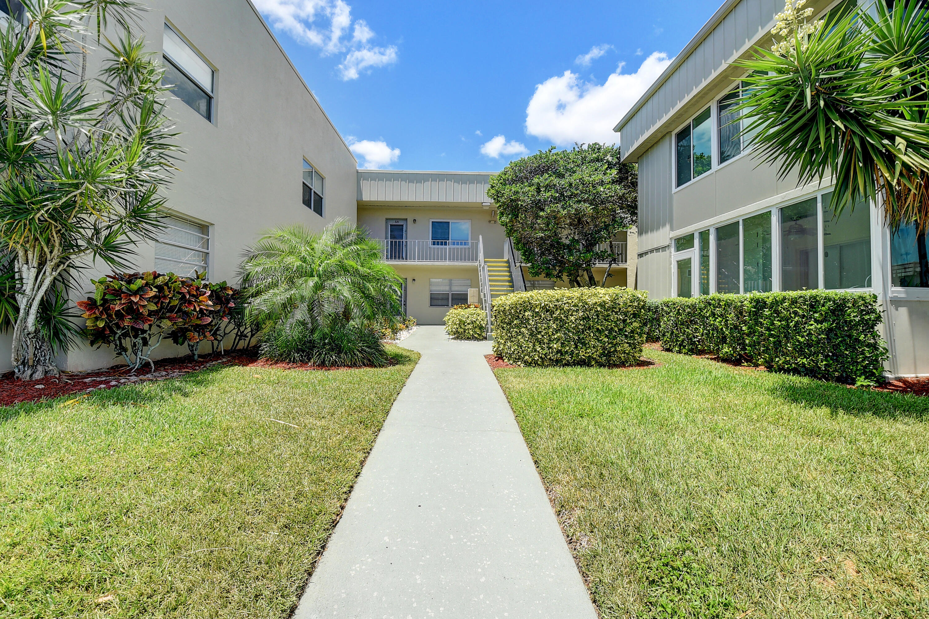 Foto de propiedad en 318 Monaco G G, Delray Beach, FL 33446 Delray Beach con MLS# 