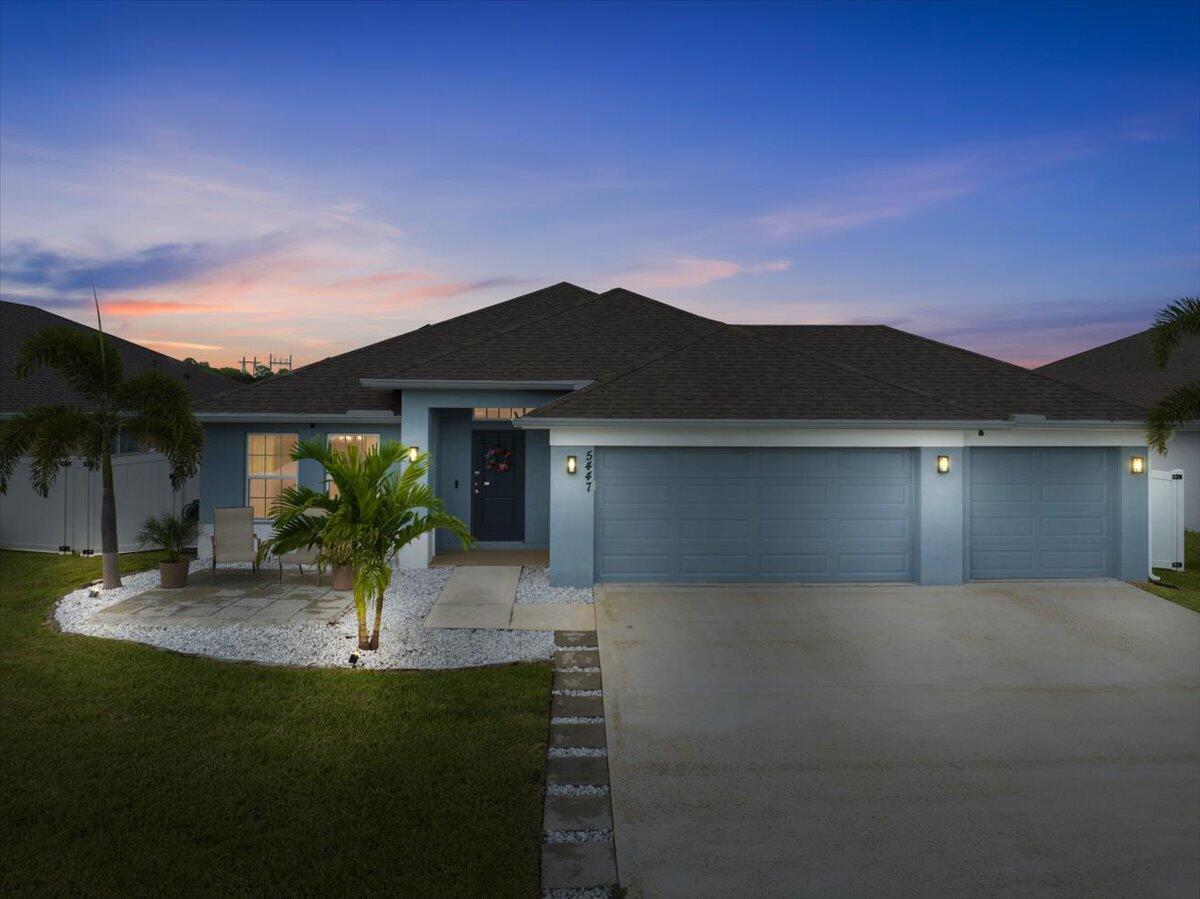 Foto de propiedad en 5447 Lugo Street, Fort Pierce, FL 34951 Fort Pierce con MLS# 