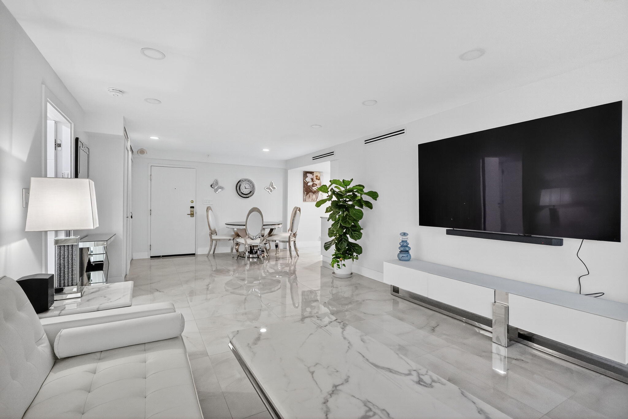 Foto de propiedad en 5225 Collins Avenue 1408, Miami Beach, FL 33140 Miami Beach con MLS# 