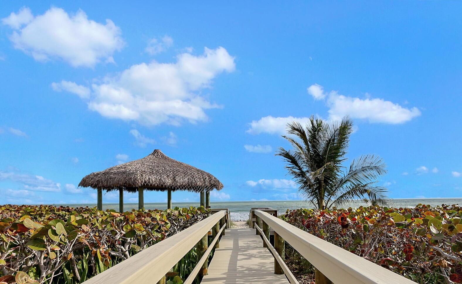 Foto de propiedad en 5055 N Highway A1a 205, Hutchinson Island, FL 34949 Hutchinson Island con MLS# 