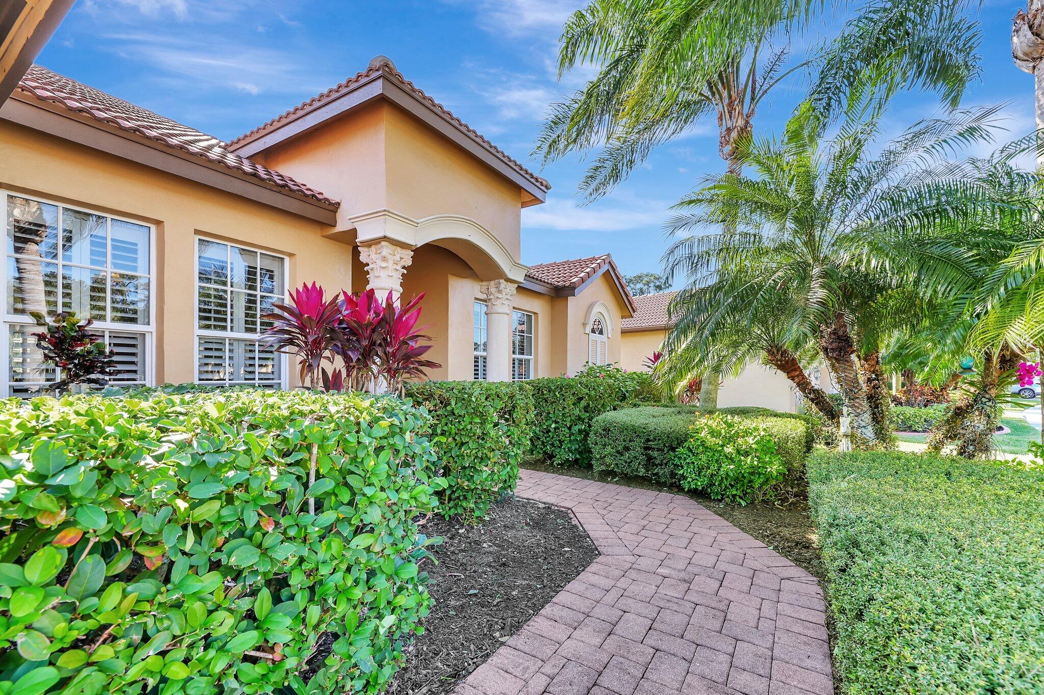 Foto de propiedad en 827 SW Grand Reserves Boulevard, Port St. Lucie, FL 34986 Port St. Lucie con MLS# 