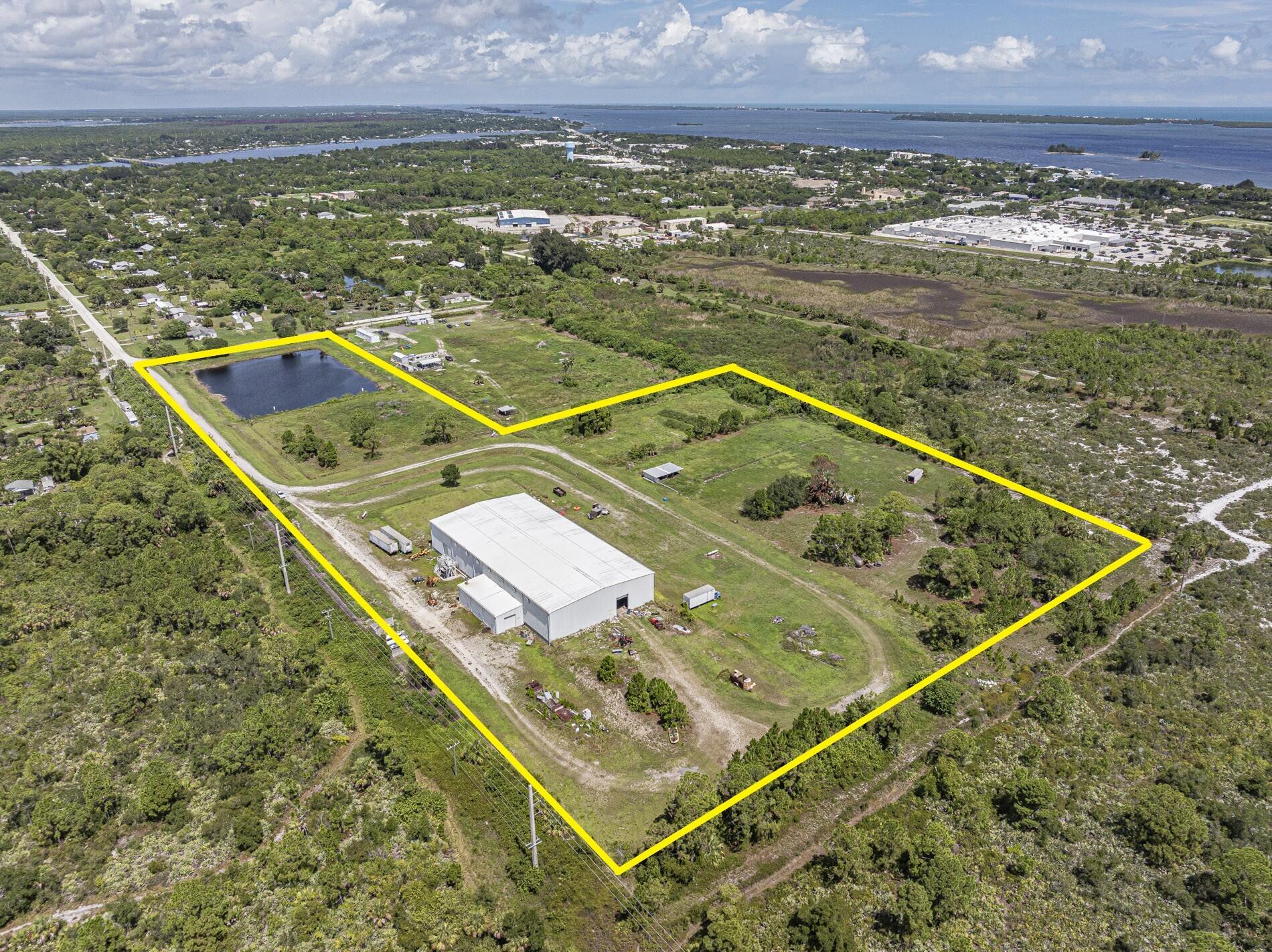 Foto de propiedad en 7550 129th Street, Sebastian, FL 32958 Sebastian con MLS# 