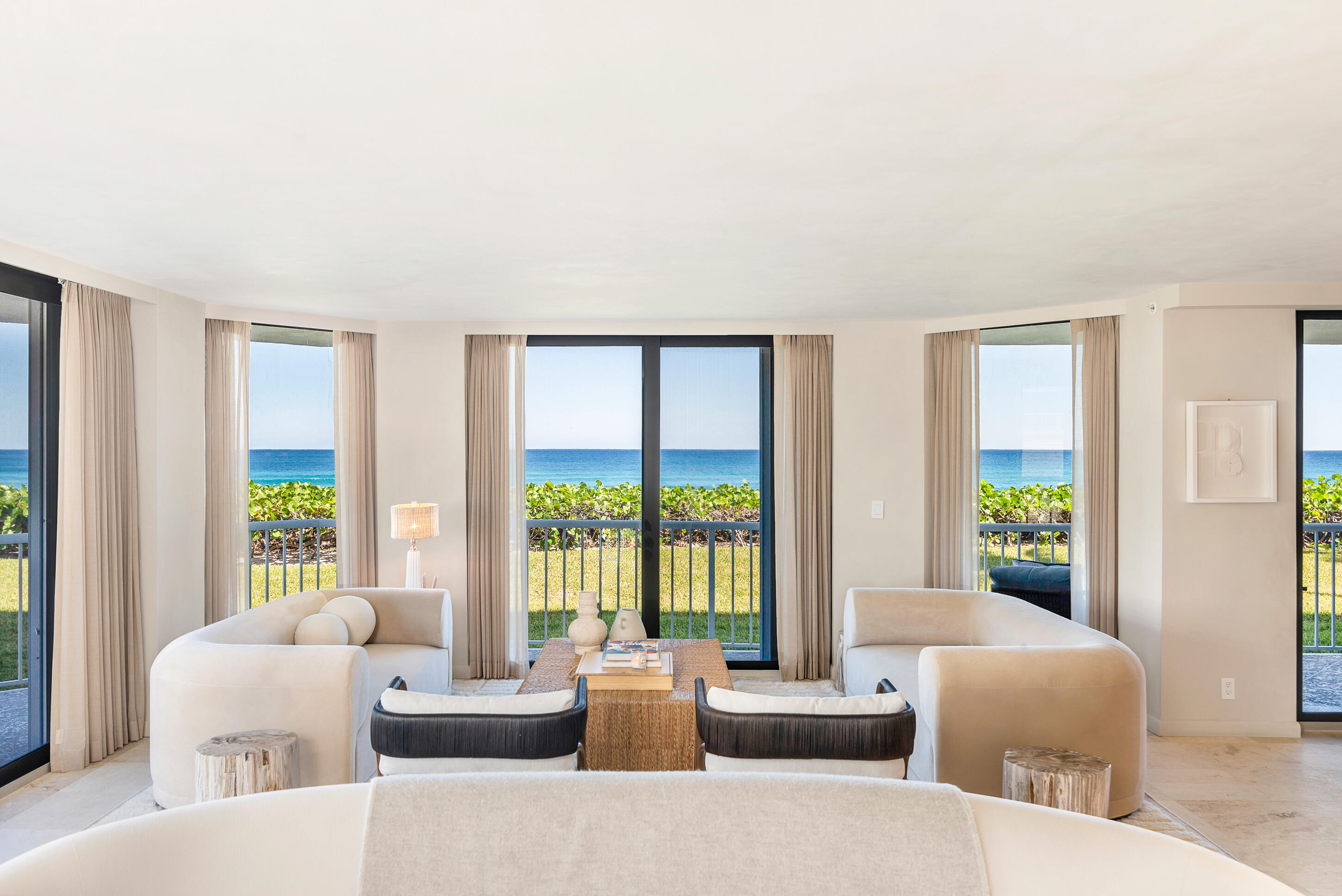 Foto de propiedad en 3170 S Ocean Boulevard 203 S, Palm Beach, FL 33480 Palm Beach con MLS# 