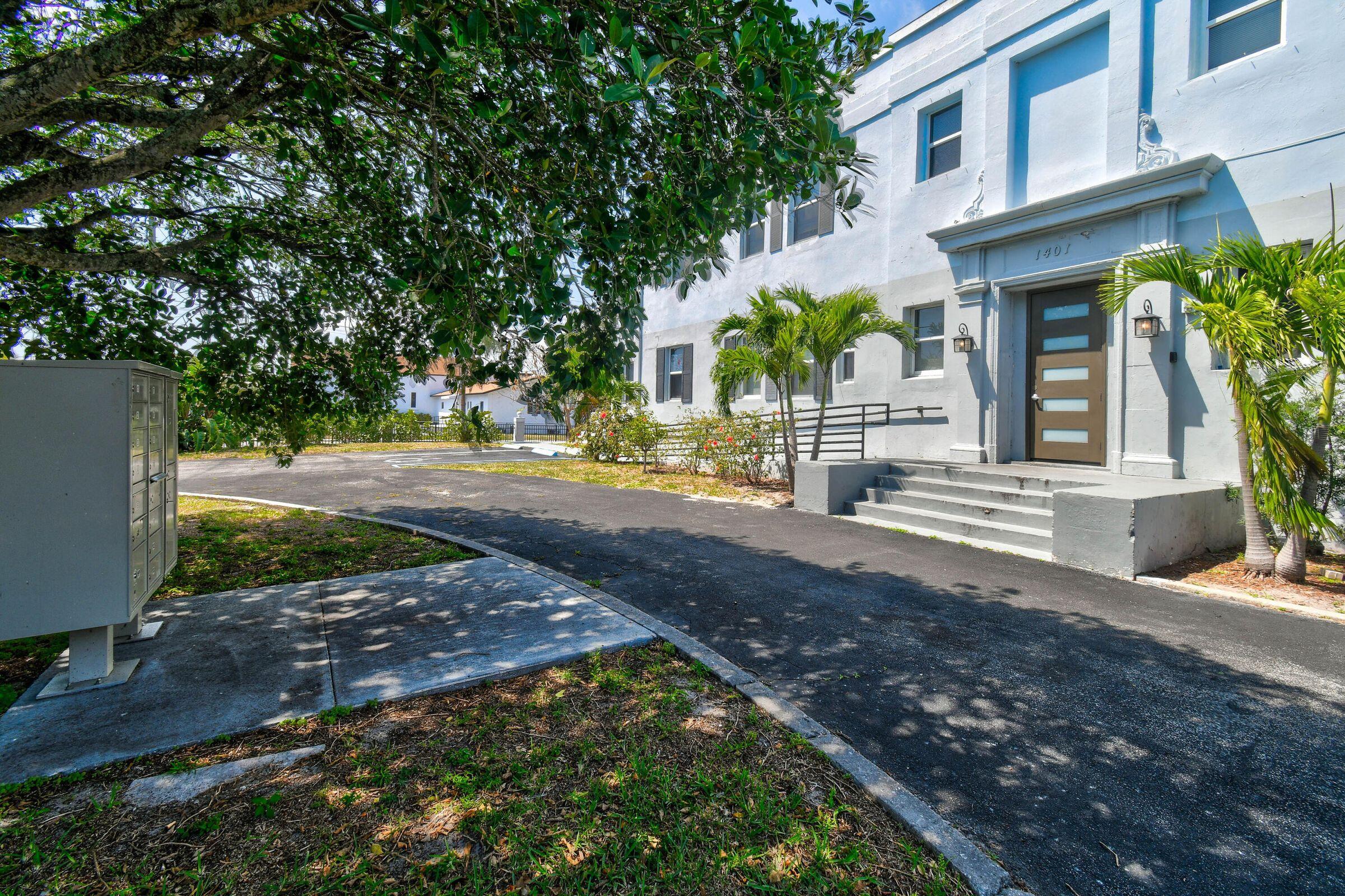 Foto de propiedad en 1401 Division Avenue, West Palm Beach, FL 33401 West Palm Beach con MLS# 