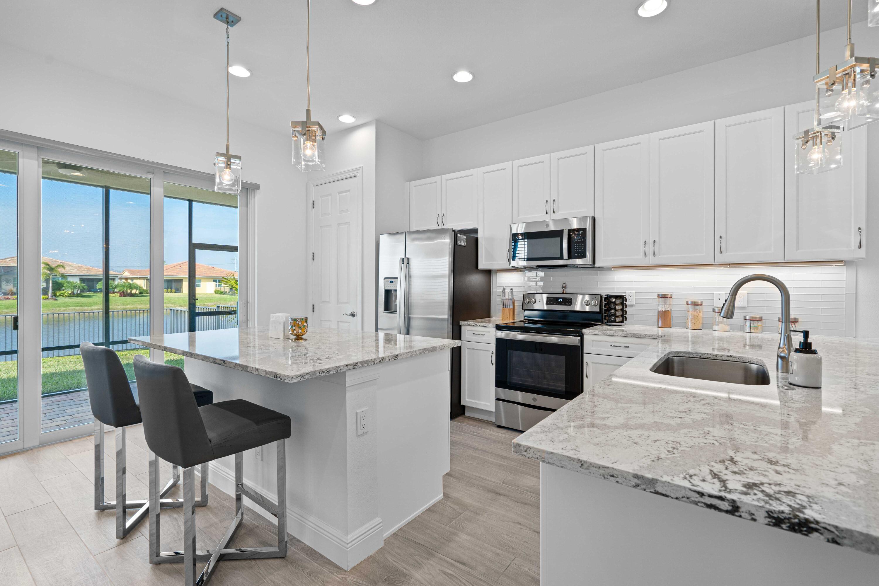 Foto de propiedad en 25074 SW Alberti Way, Port St. Lucie, FL 34986 Port St. Lucie con MLS# 