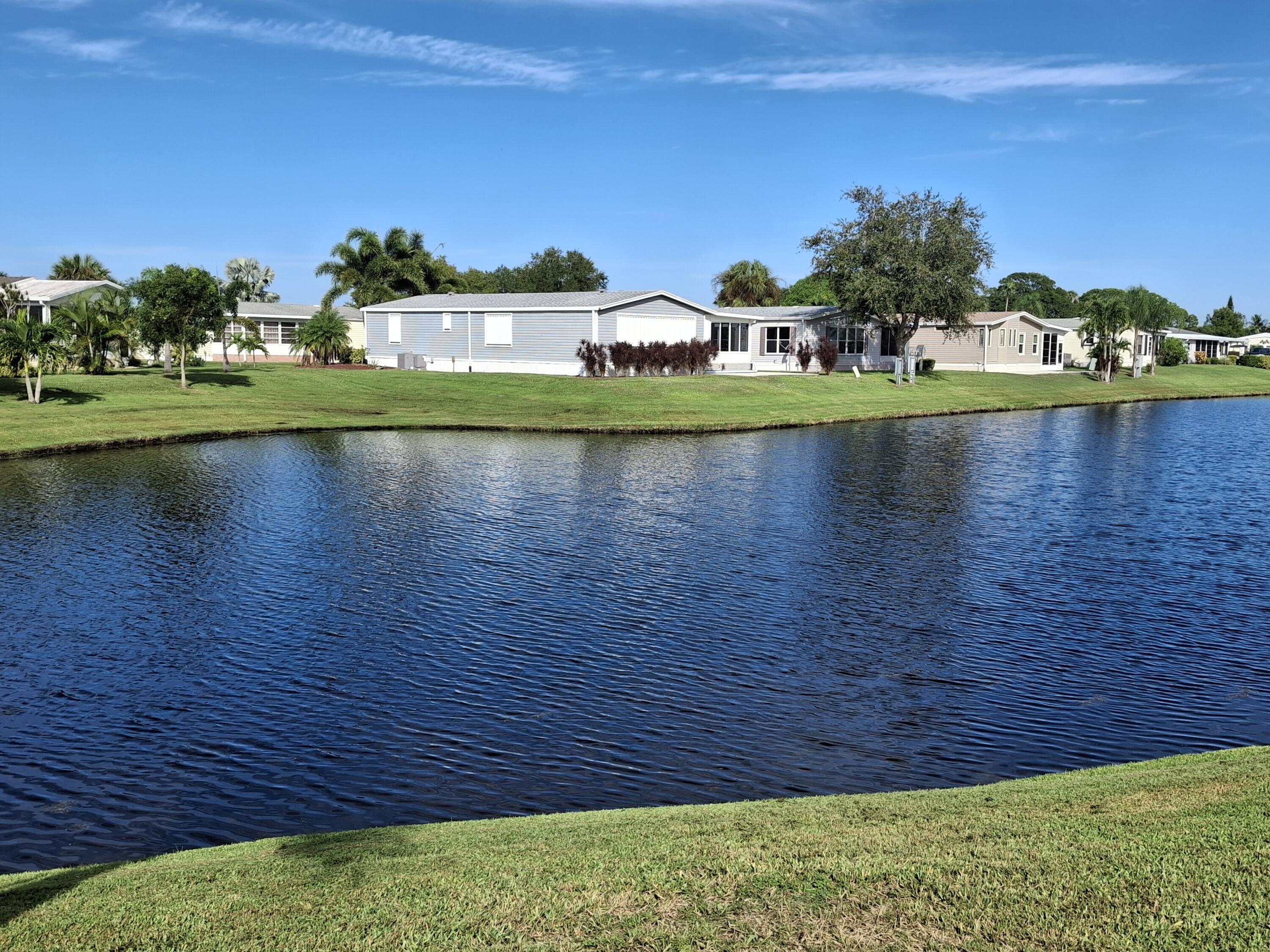 Foto de propiedad en 8483 Schefflera Court, Port St. Lucie, FL 34952 Port St. Lucie con MLS# 