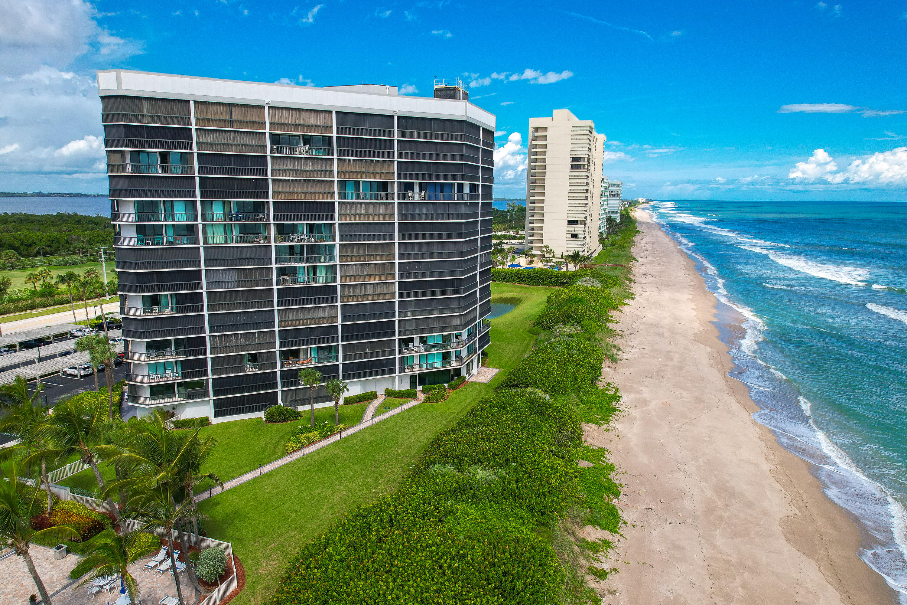 Foto de propiedad en 8800 S Ocean Drive 1102, Jensen Beach, FL 34957 Jensen Beach con MLS# 