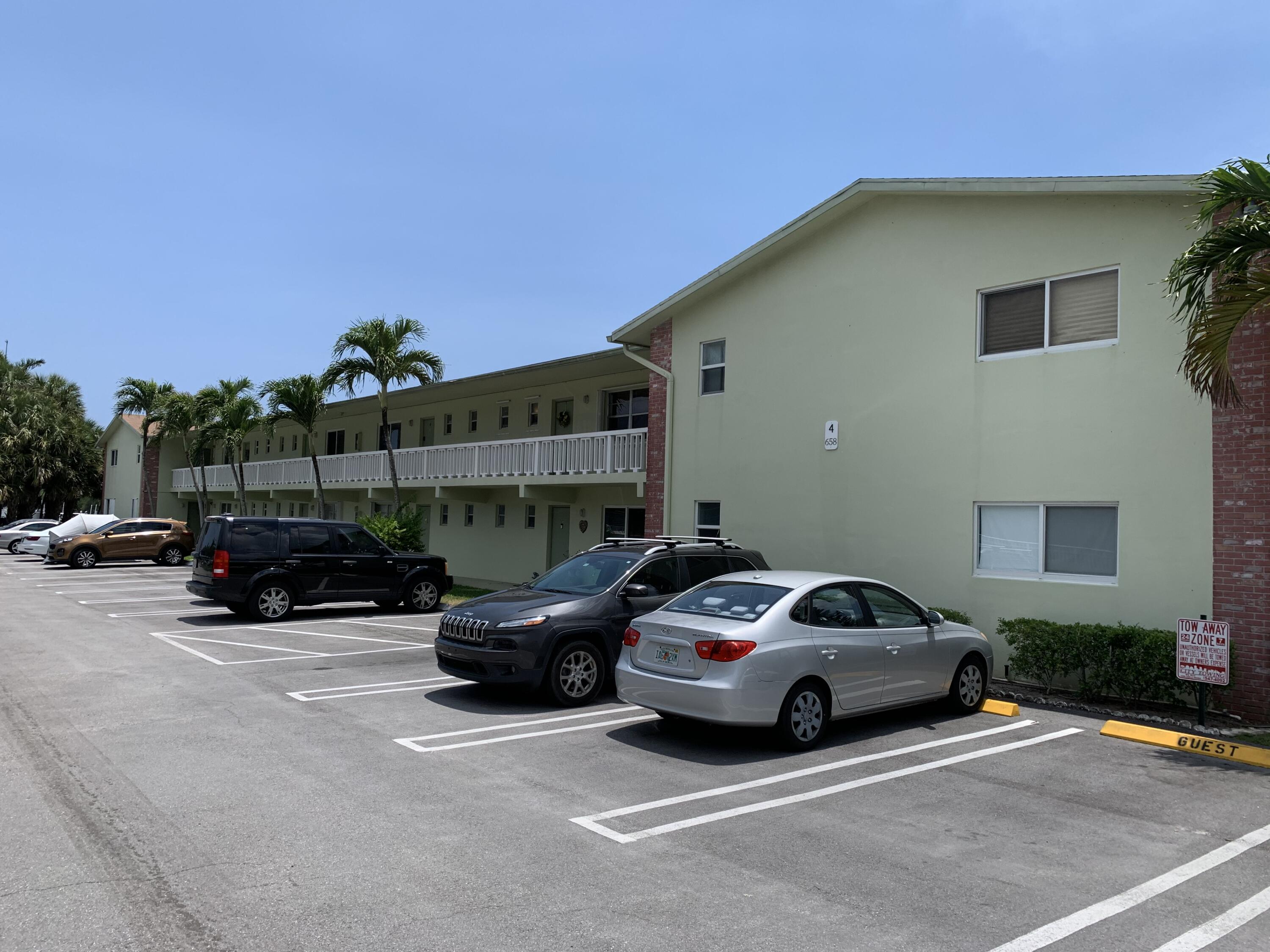 Foto de propiedad en 658 NE 6th Court L, Boynton Beach, FL 33435 Boynton Beach con MLS# 