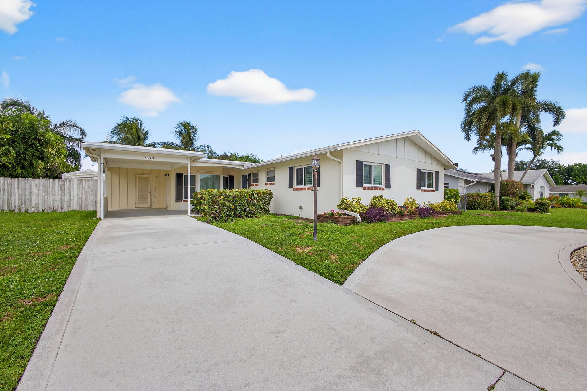 Foto de propiedad en 4359 Gardenia Drive, Palm Beach Gardens, FL 33410 Palm Beach Gardens con MLS# 