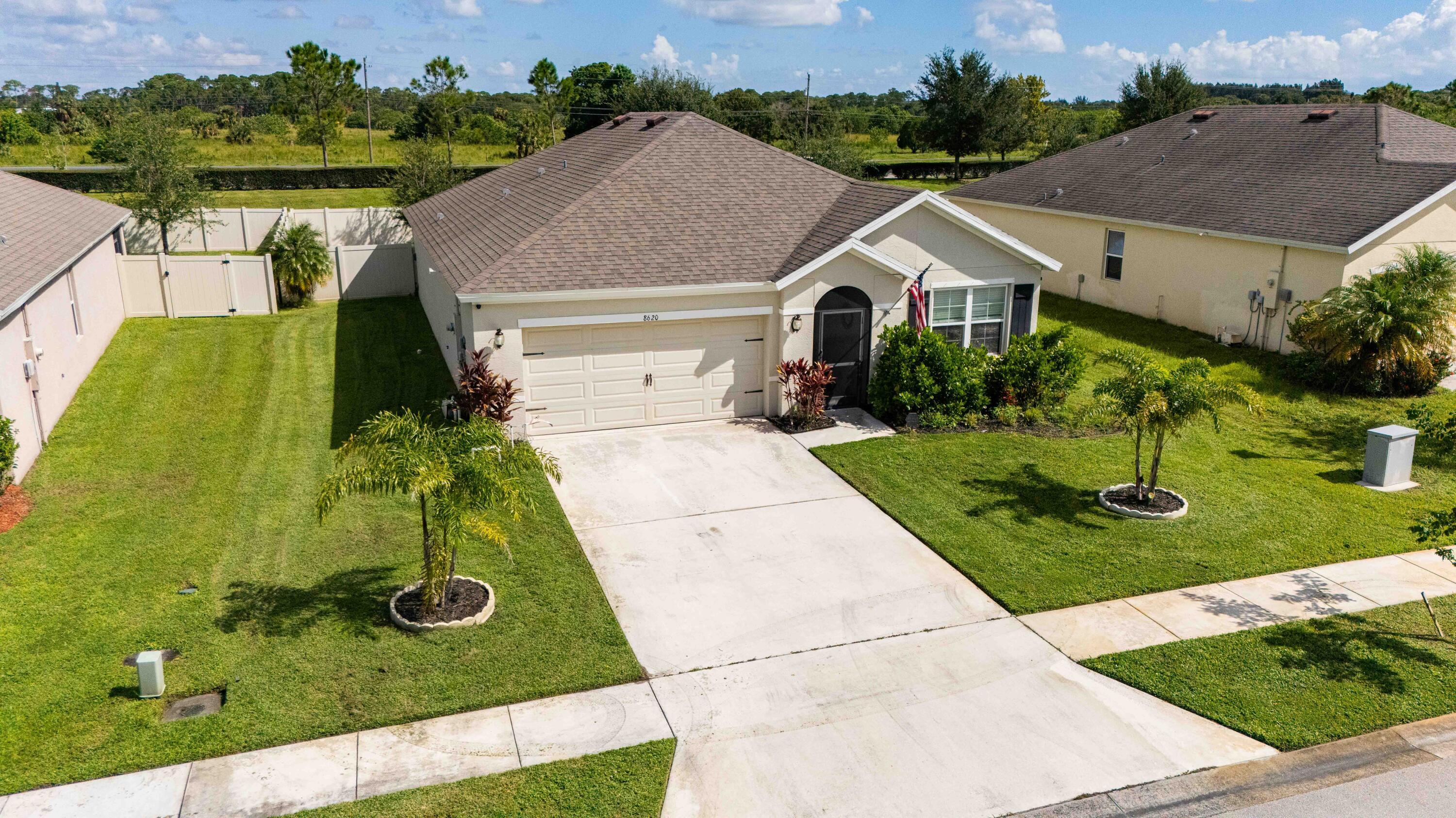 Foto de propiedad en 8620 Cobblestone Drive, Fort Pierce, FL 34945 Fort Pierce con MLS# 