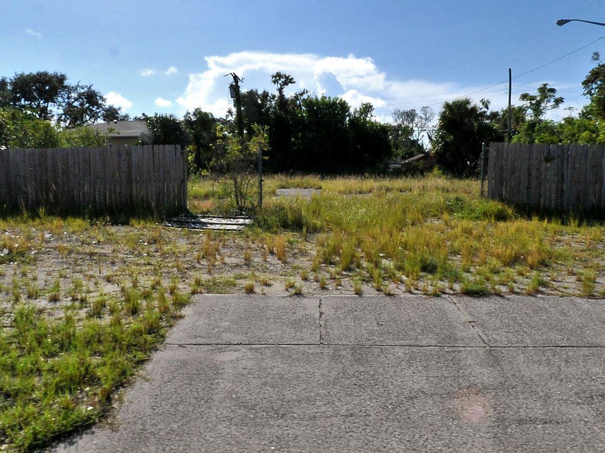 Foto de propiedad en 603 S 5th Street, Fort Pierce, FL 34950 Fort Pierce con MLS# 