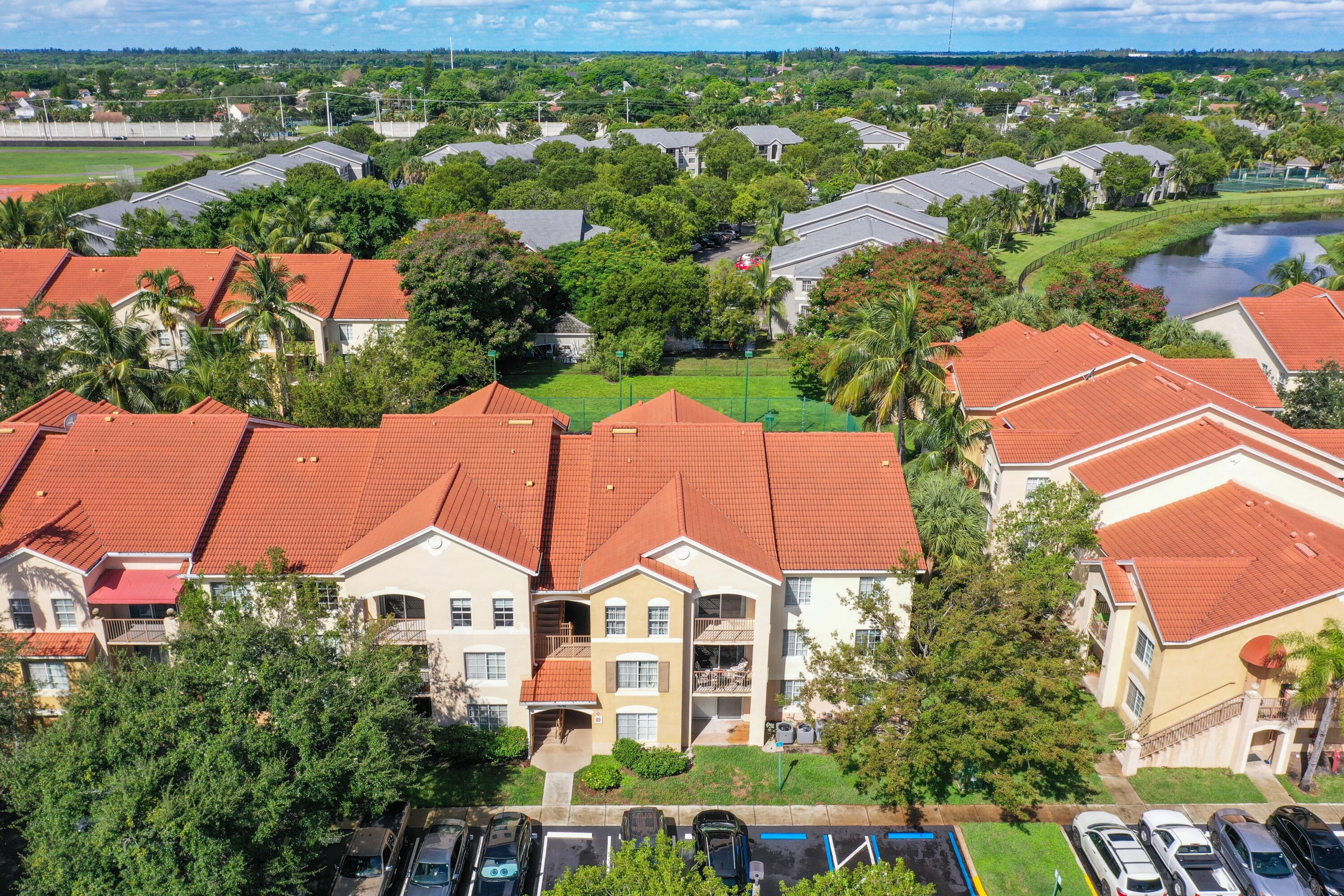 Foto de propiedad en 4041 San Marino Boulevard 307, West Palm Beach, FL 33409 West Palm Beach con MLS# 