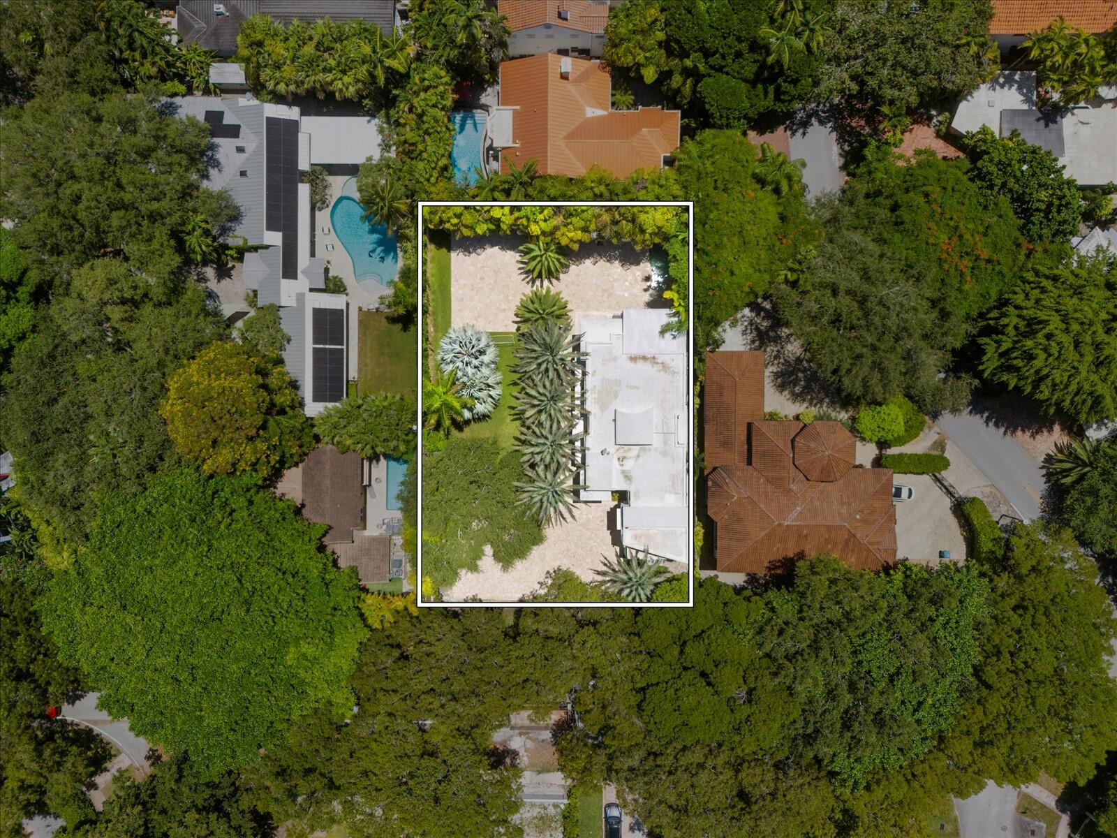 Foto de propiedad en 3917 SW 42nd Avenue, Miami, FL 33146 Miami con MLS# 