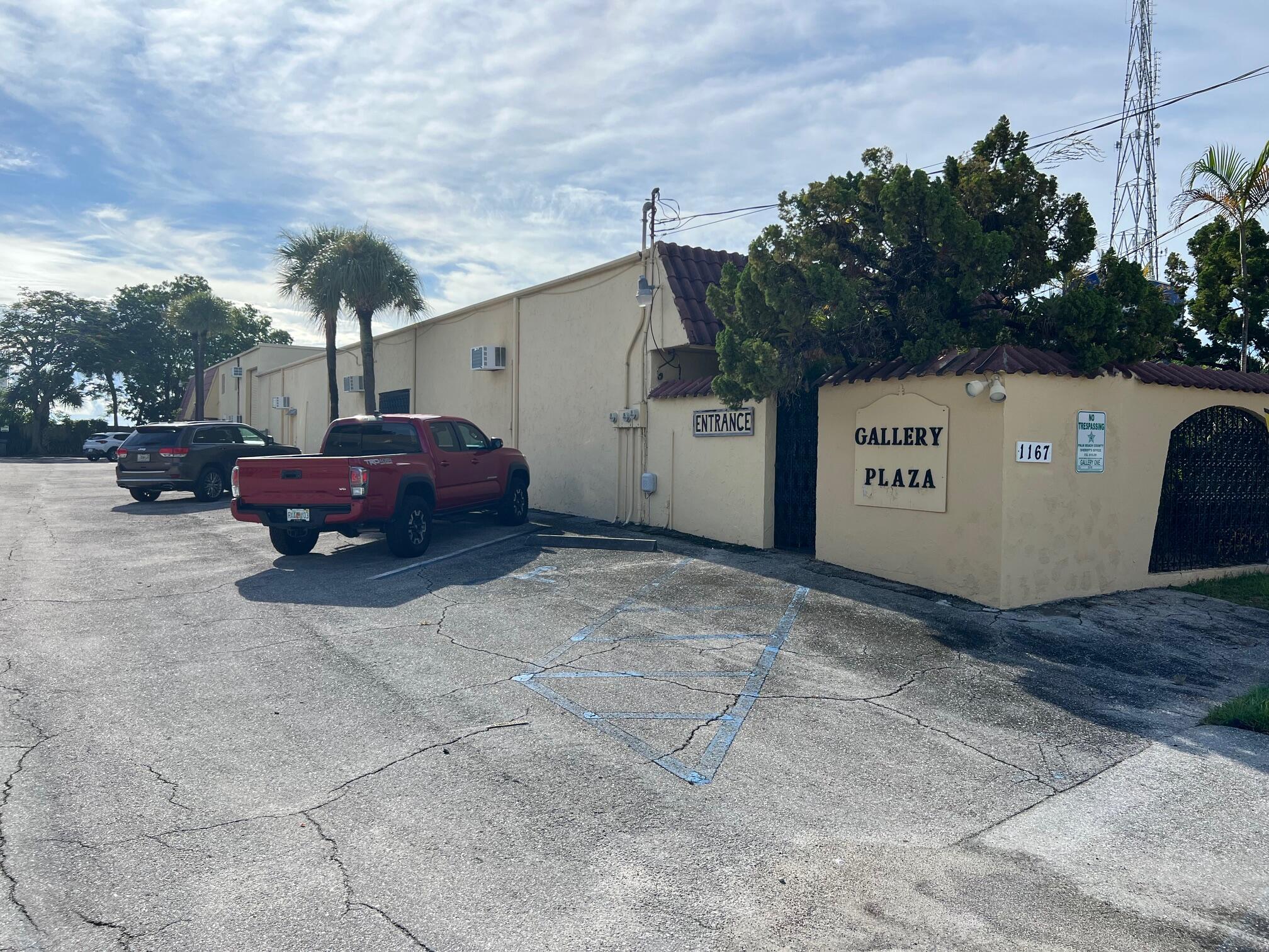 Foto de propiedad en 1169 Old Dixie Highway A10, Lake Park, FL 33403 Lake Park con MLS# 