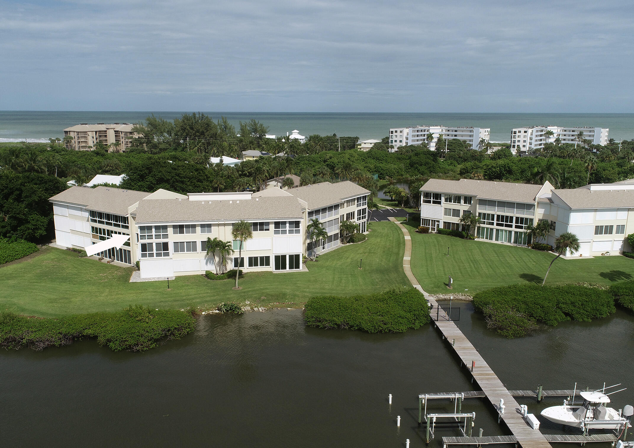 Foto de propiedad en 2370 NE Ocean Boulevard C305, Stuart, FL 34996 Stuart con MLS# 
