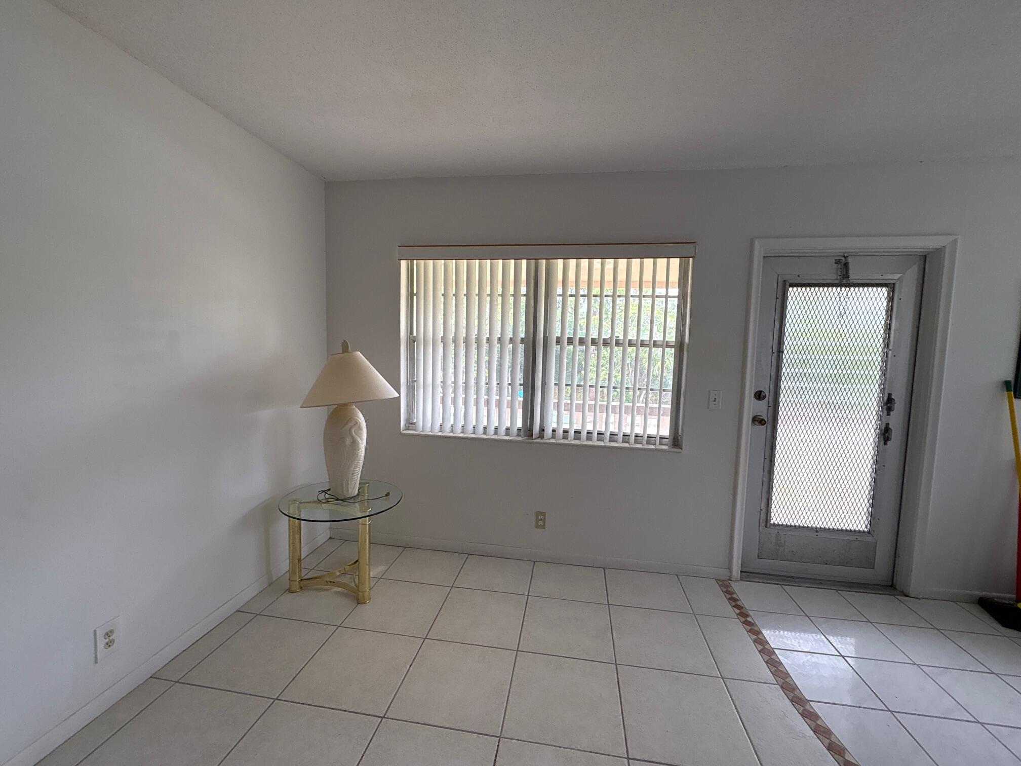 Foto de propiedad en 144 Norwich F, West Palm Beach, FL 33417 West Palm Beach con MLS# 