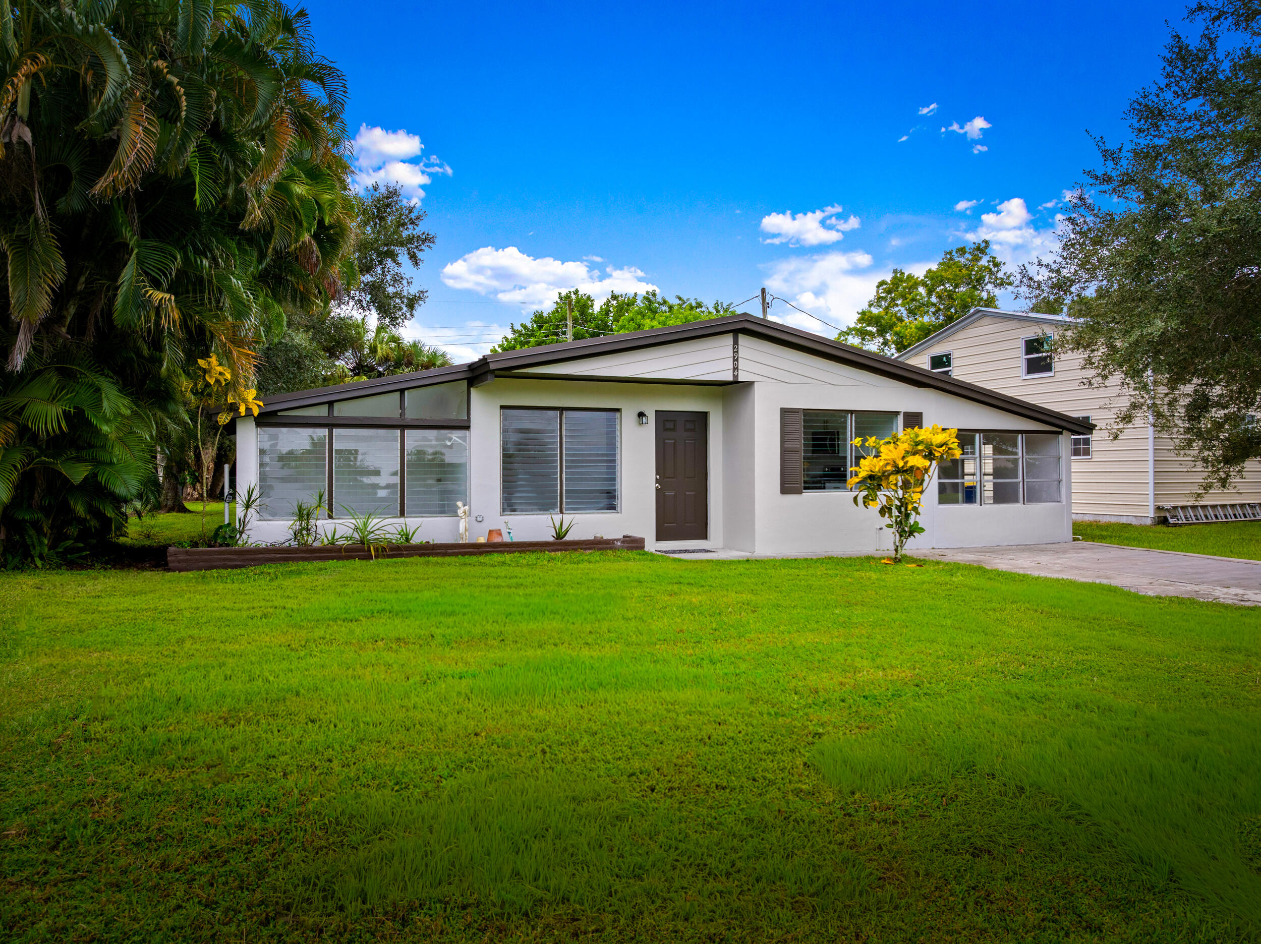 Foto de propiedad en 2904 SE Bamboo Street, Stuart, FL 34997 Stuart con MLS# 