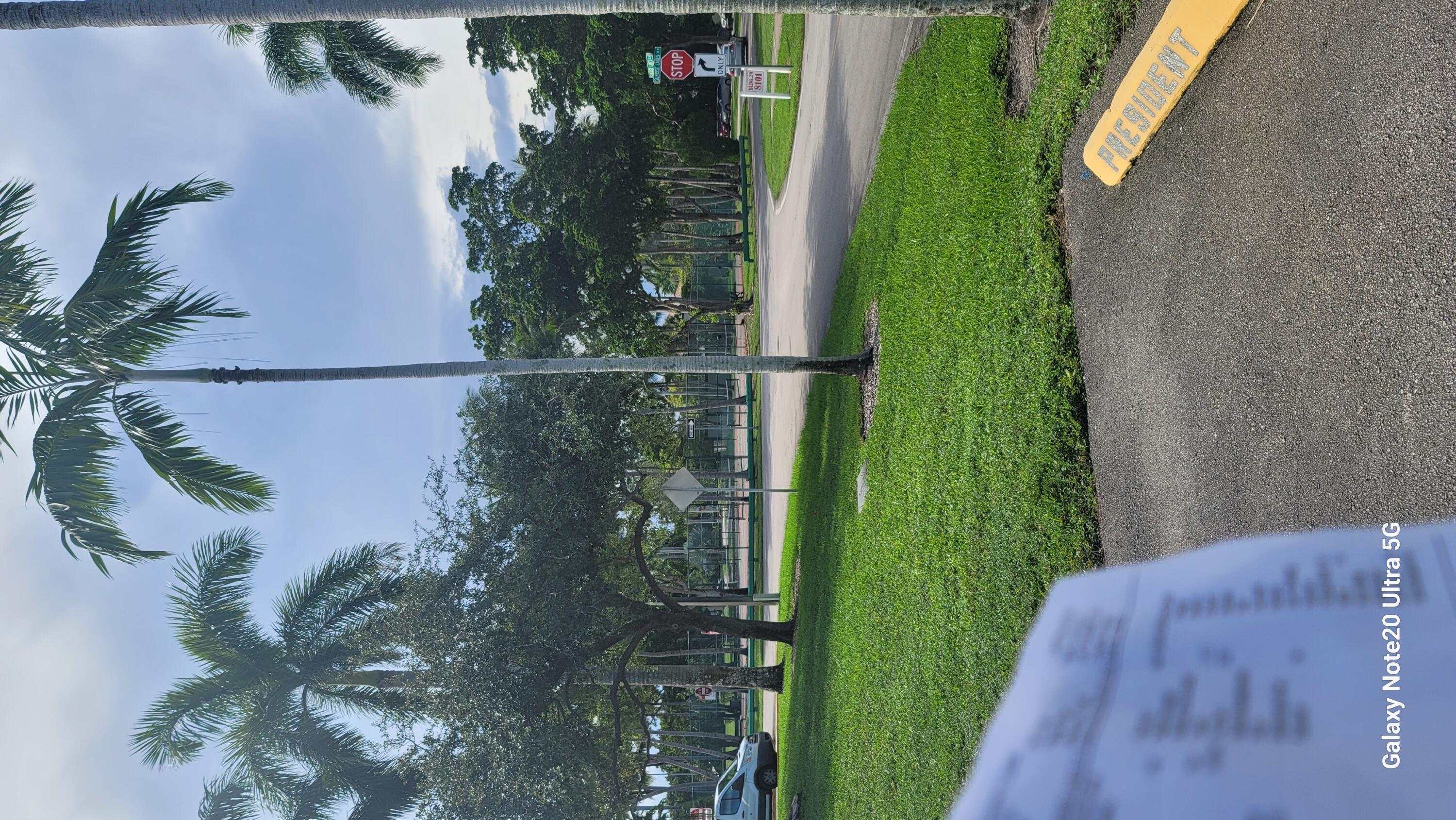 Foto de propiedad en 8060 N Sunrise Lakes Drive # 305, Sunrise, FL 33322 Sunrise con MLS# 