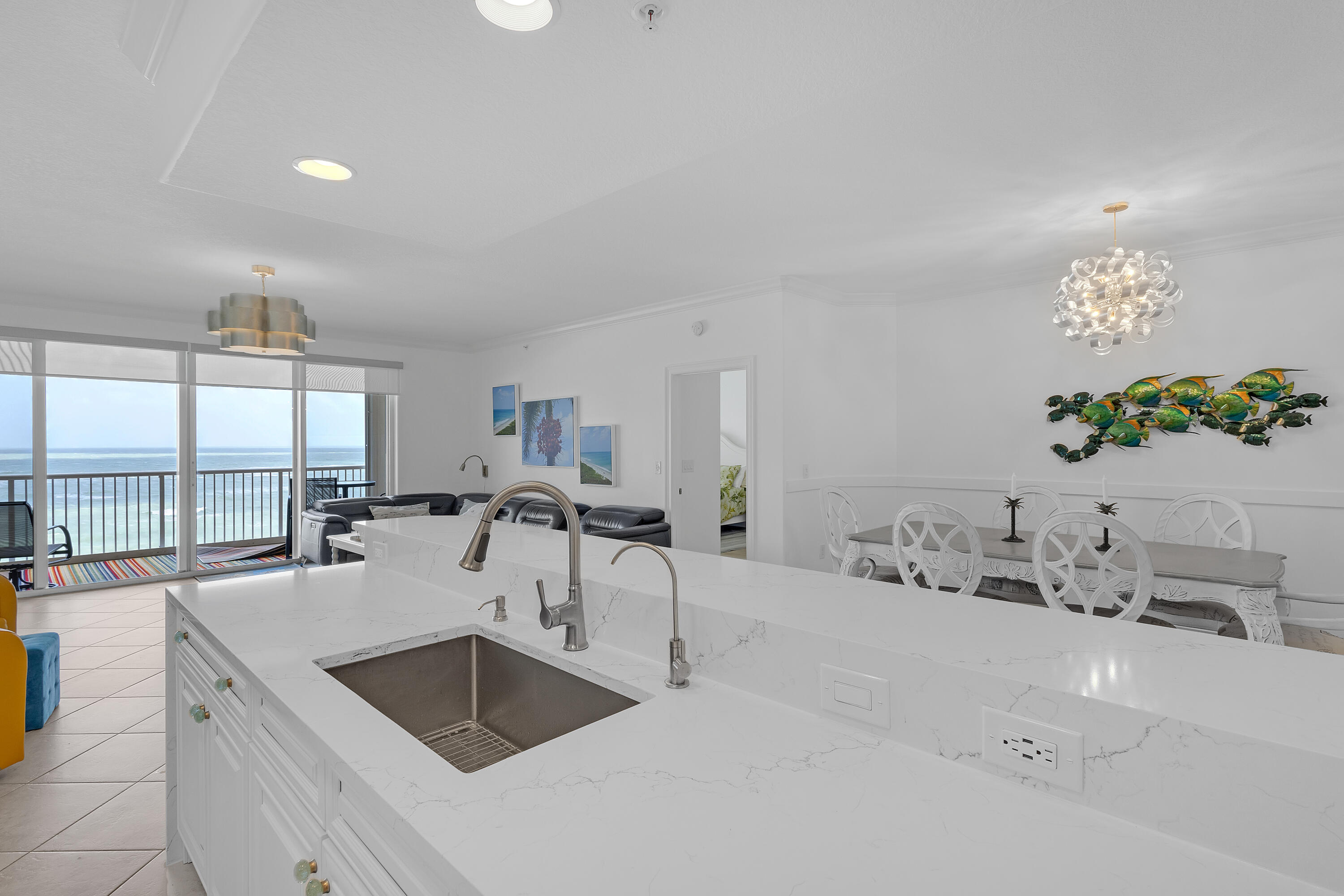 Foto de propiedad en 4160 N Highway A1a 902, Hutchinson Island, FL 34949 Hutchinson Island con MLS# 