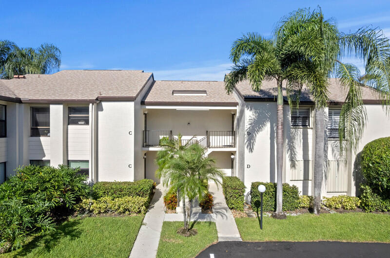 Foto de propiedad en 702 Wingfoot Drive D, Jupiter, FL 33458 Jupiter con MLS# 