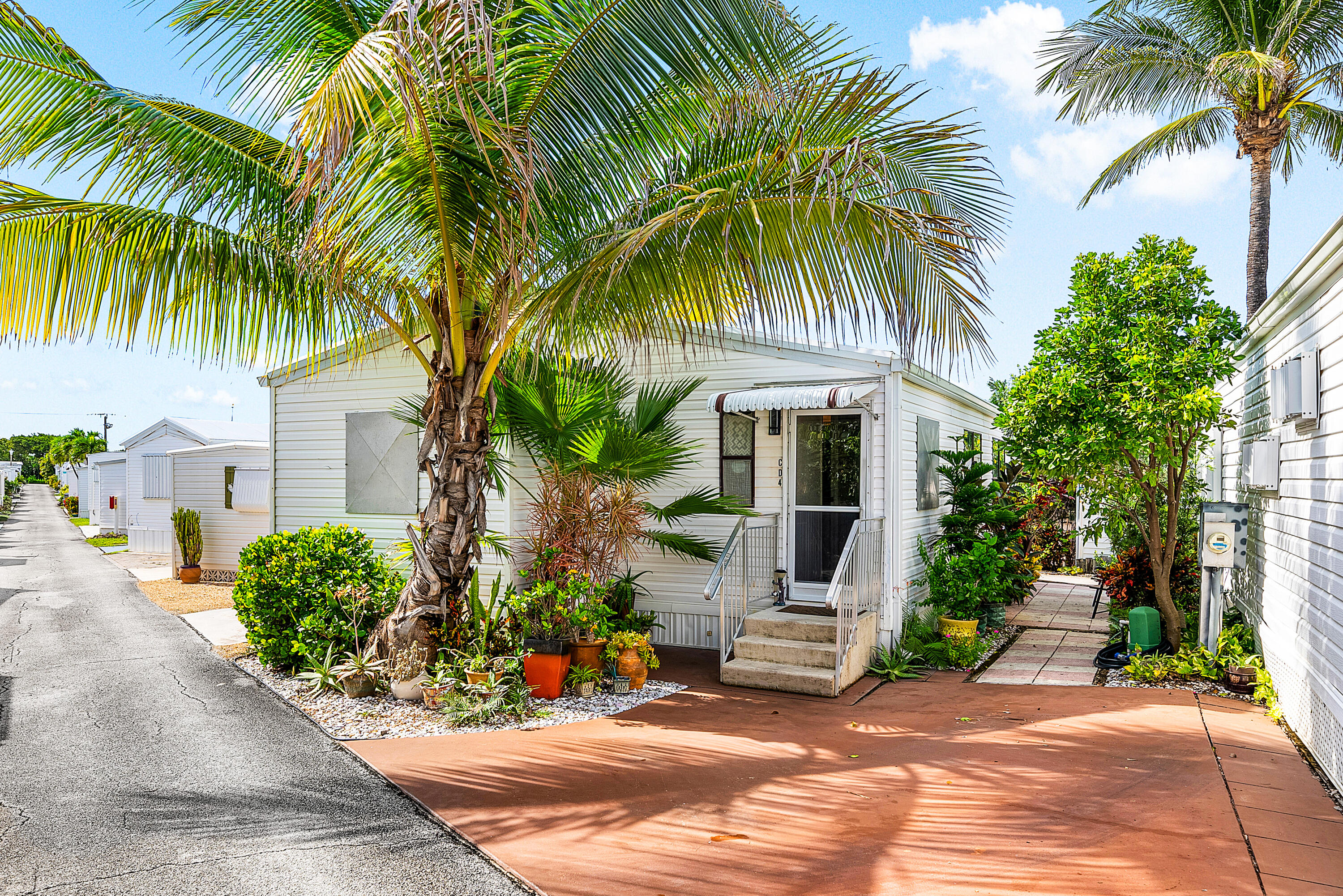 Foto de propiedad en 4 East Cedar Drive Cd, Briny Breezes, FL 33435 Briny Breezes con MLS# 