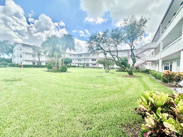 Foto de propiedad en 583 Fanshaw N, Boca Raton, FL 33434 Boca Raton con MLS# 
