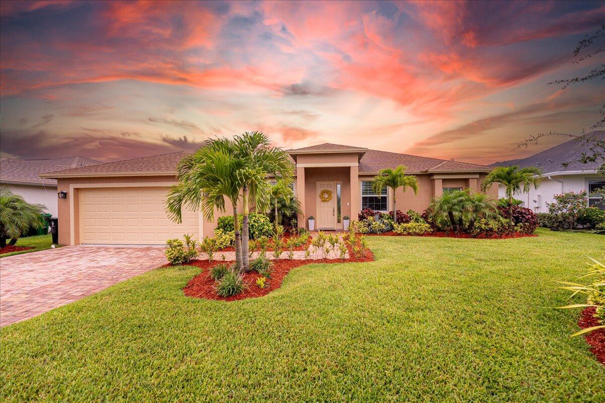 Foto de propiedad en 448 SW Vista Lake Drive, Port St. Lucie, FL 34953 Port St. Lucie con MLS# 