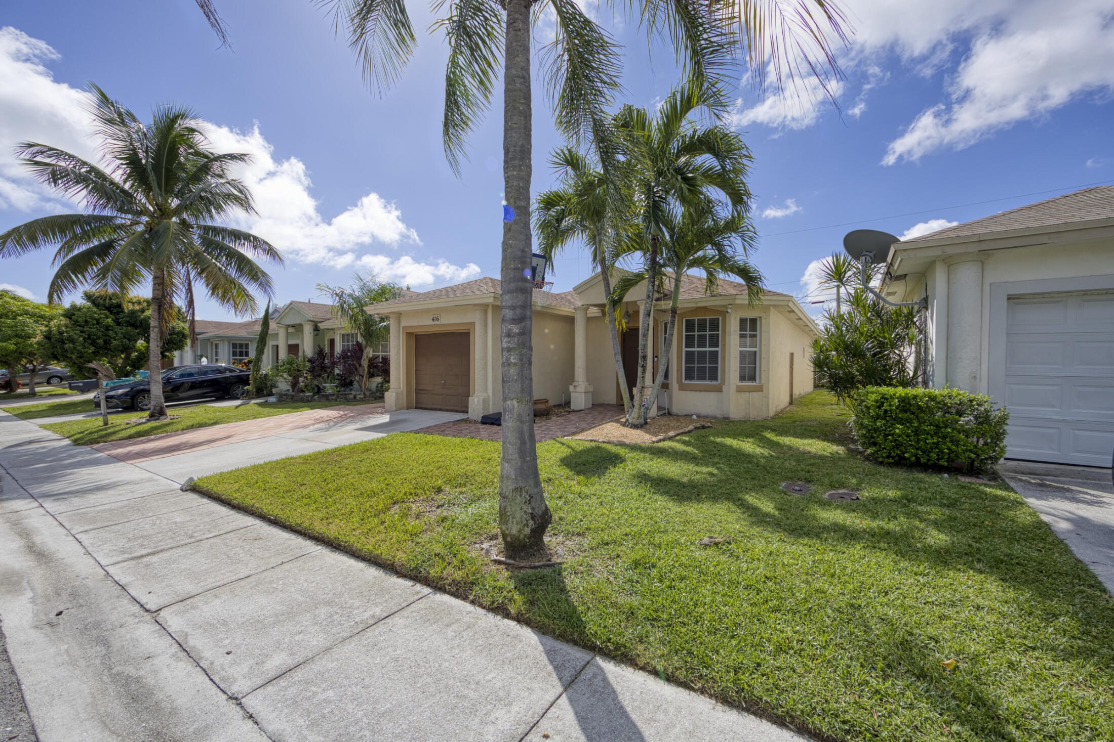 Foto de propiedad en 416 Circle Drive S, Boynton Beach, FL 33435 Boynton Beach con MLS# 