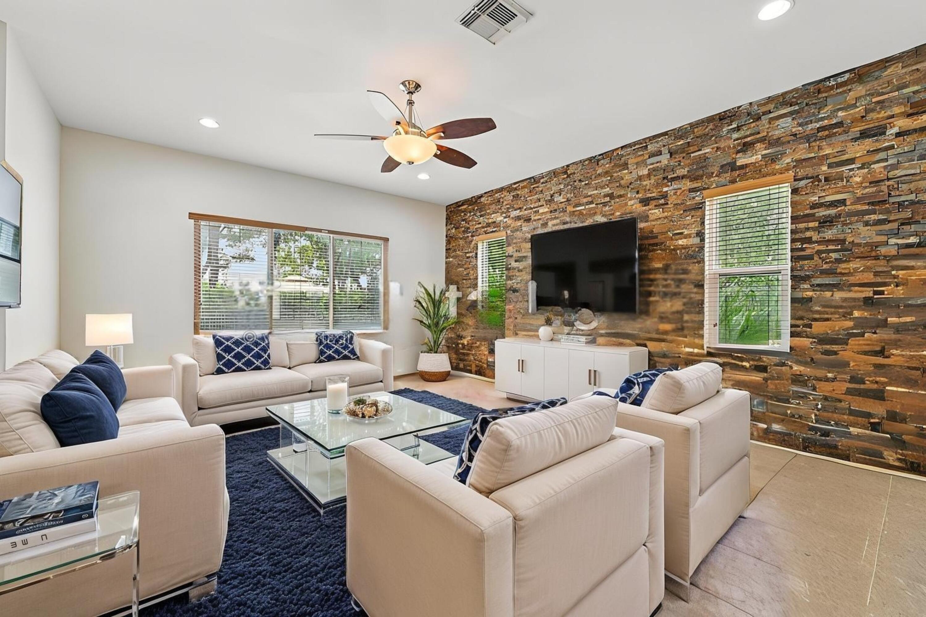 Foto de propiedad en 553 Gazetta Way, West Palm Beach, FL 33413 West Palm Beach con MLS# 