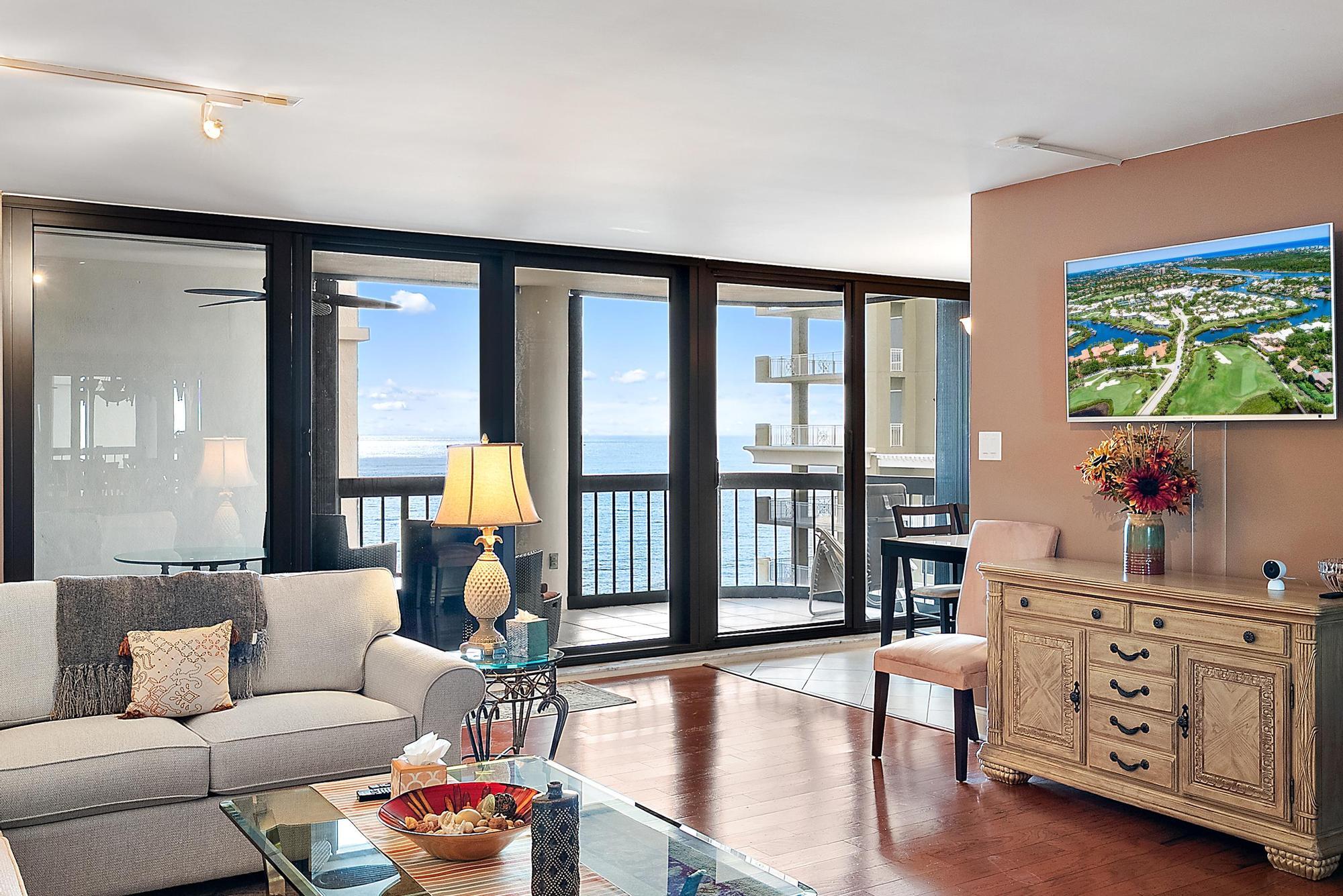 Foto de propiedad en 5380 N Ocean Drive 10-B, Singer Island, FL 33404 Singer Island con MLS# 