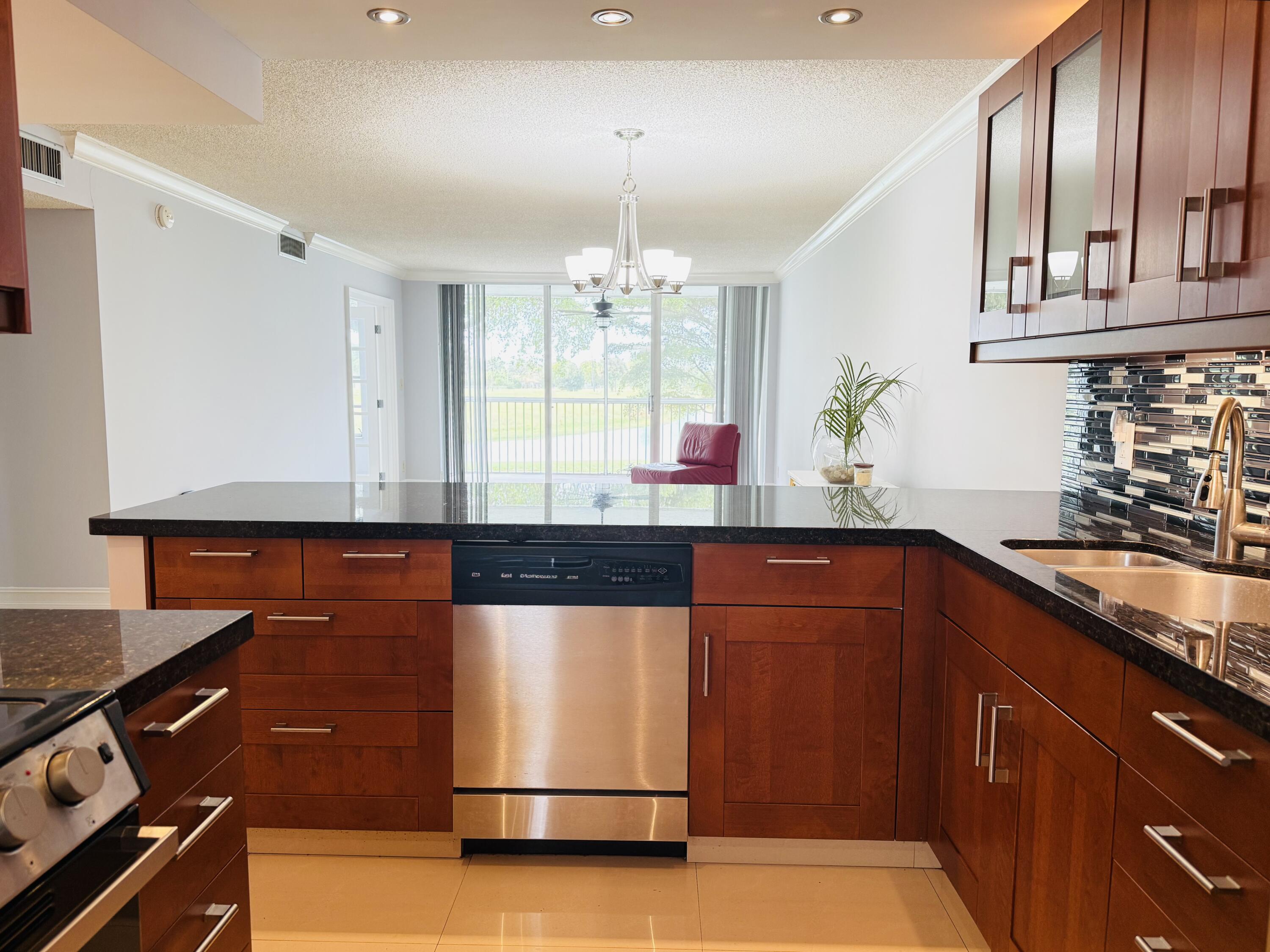 Foto de propiedad en 3080 N Course Drive 202, Pompano Beach, FL 33069 Pompano Beach con MLS# 