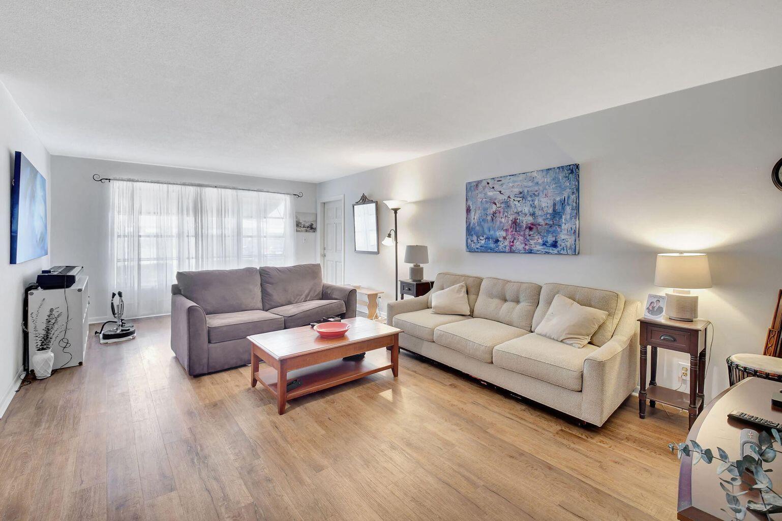 Foto de propiedad en 170 High Point Terrace E Apt B, Delray Beach, FL 33445 Delray Beach con MLS# 